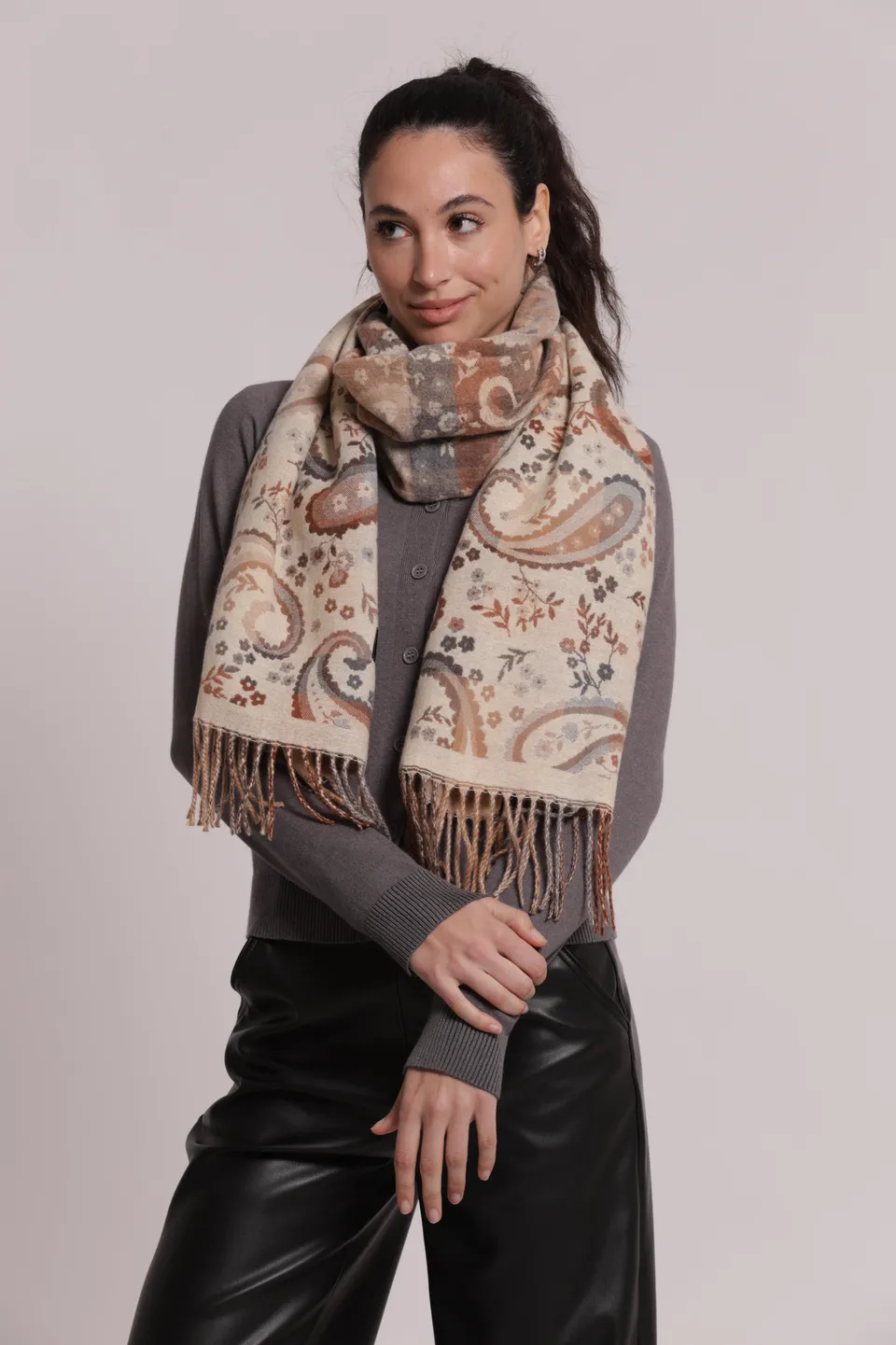 Mimi Mua Sciarpa con Disegno Paisley panna leggera