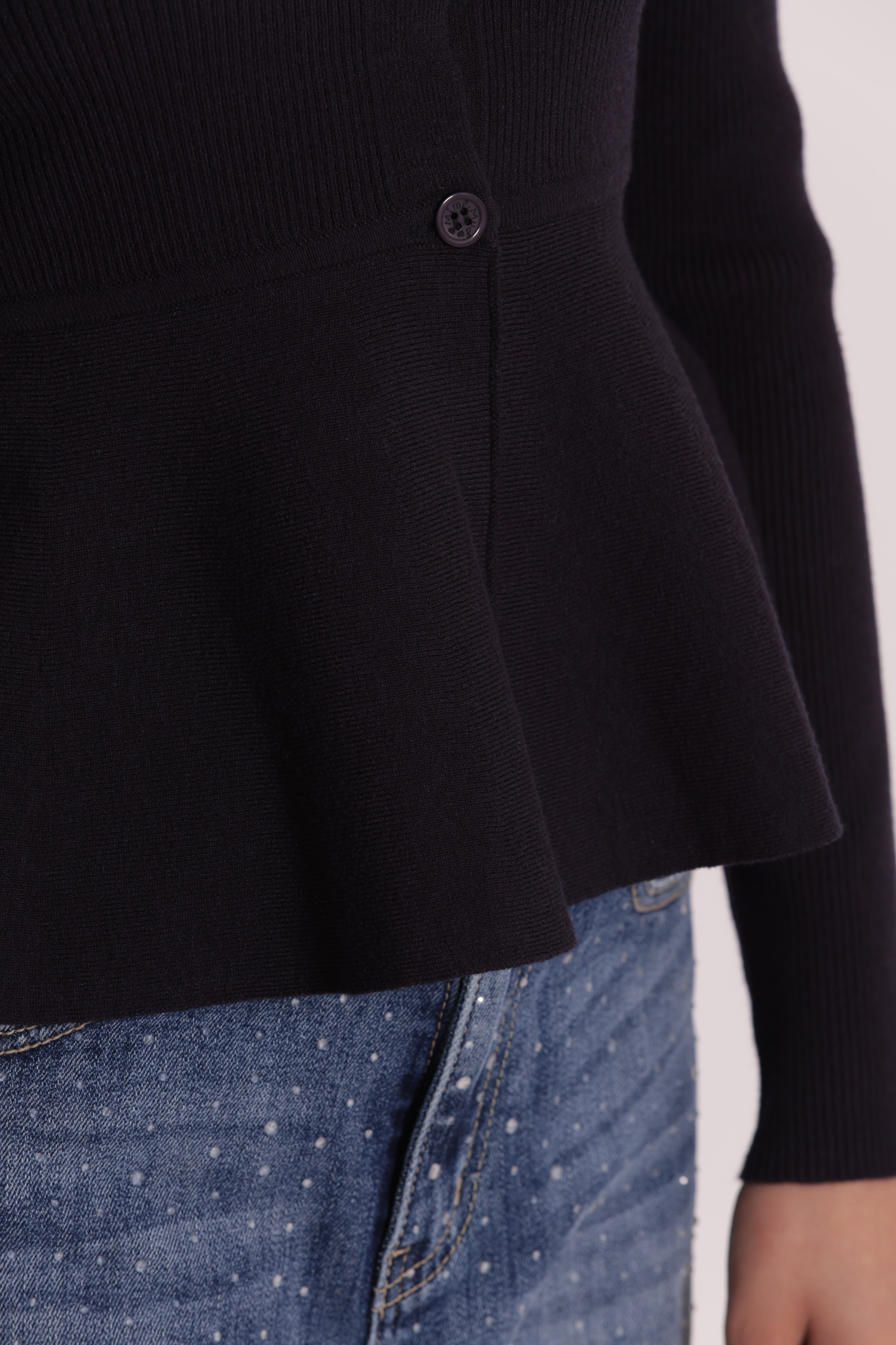 Mimi Mua cardigan svasato bottoni nero morbido