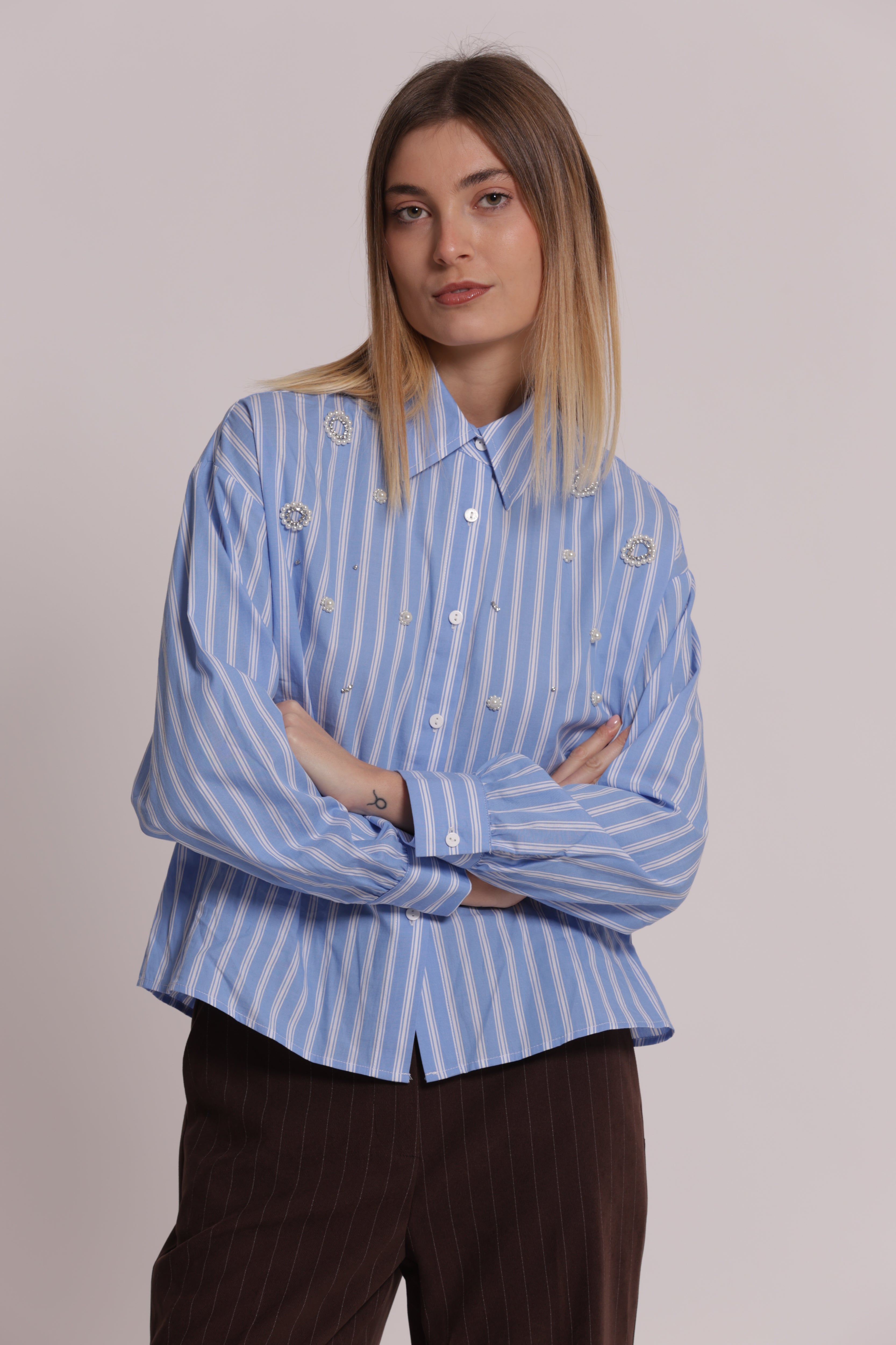 Mimi Mua camicia righe applicazioni azzurro