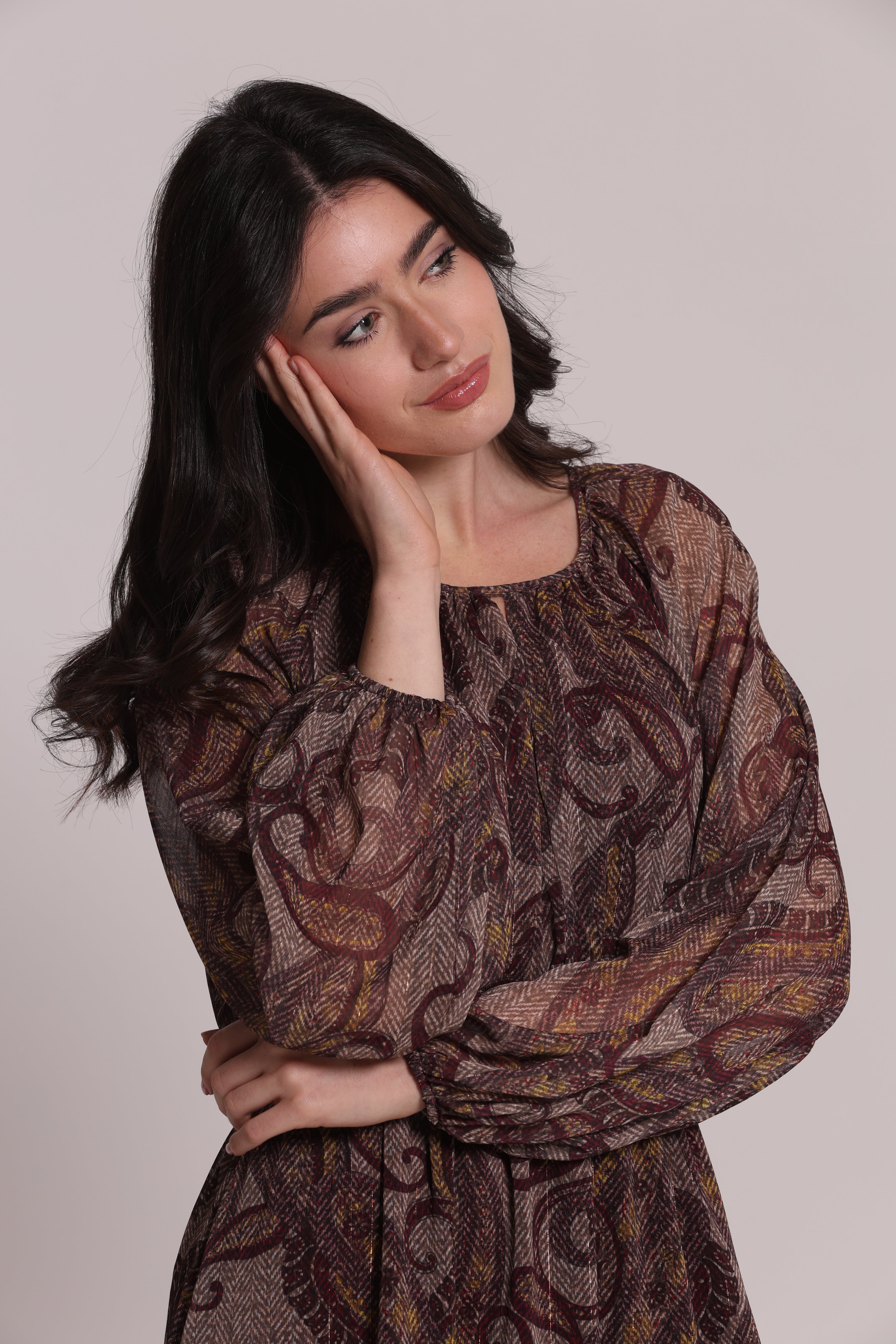 Mimi Mua Paisley abito midi prugna con fiocco frontale