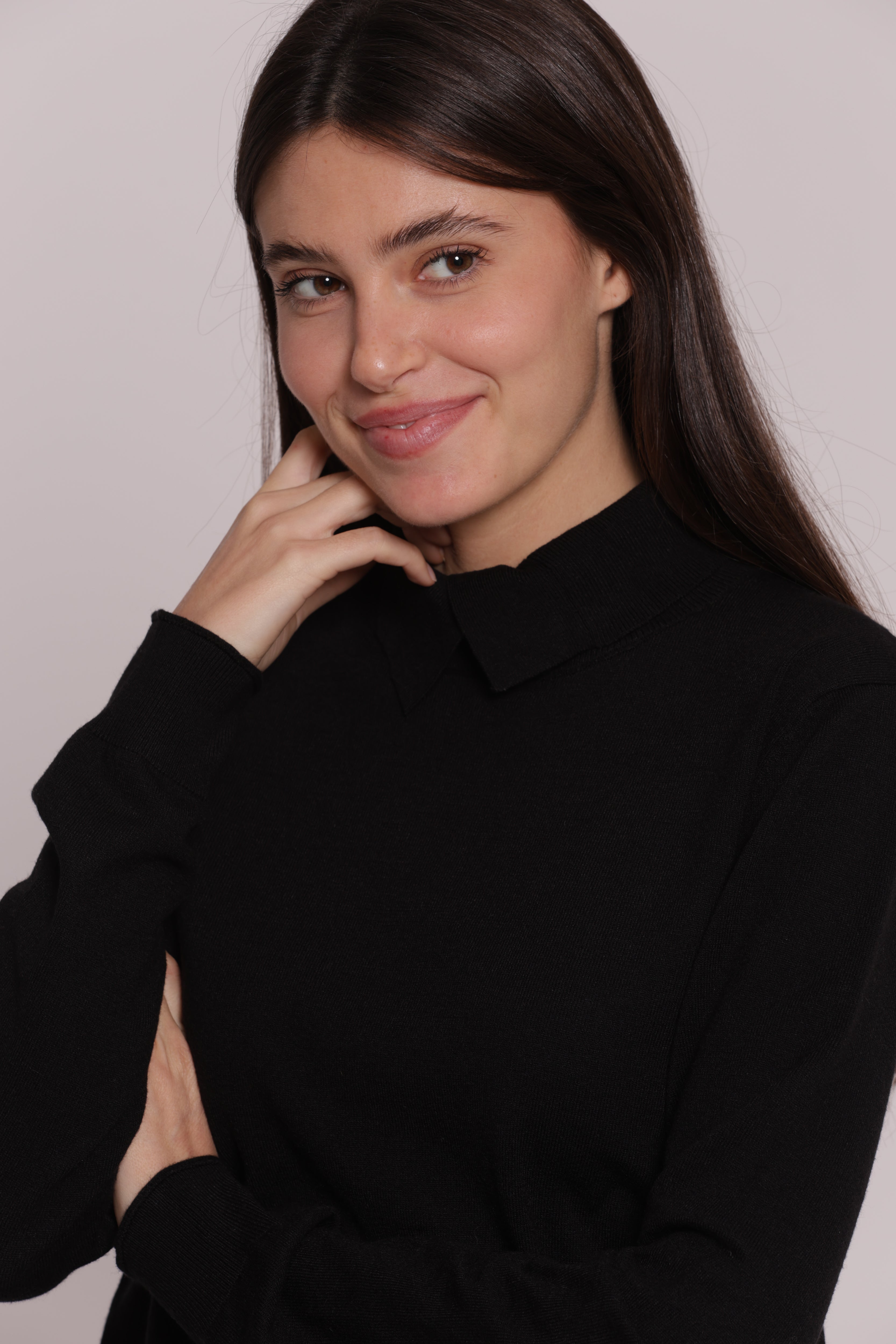 Mimi Mua maglia collo alto nera viscosa