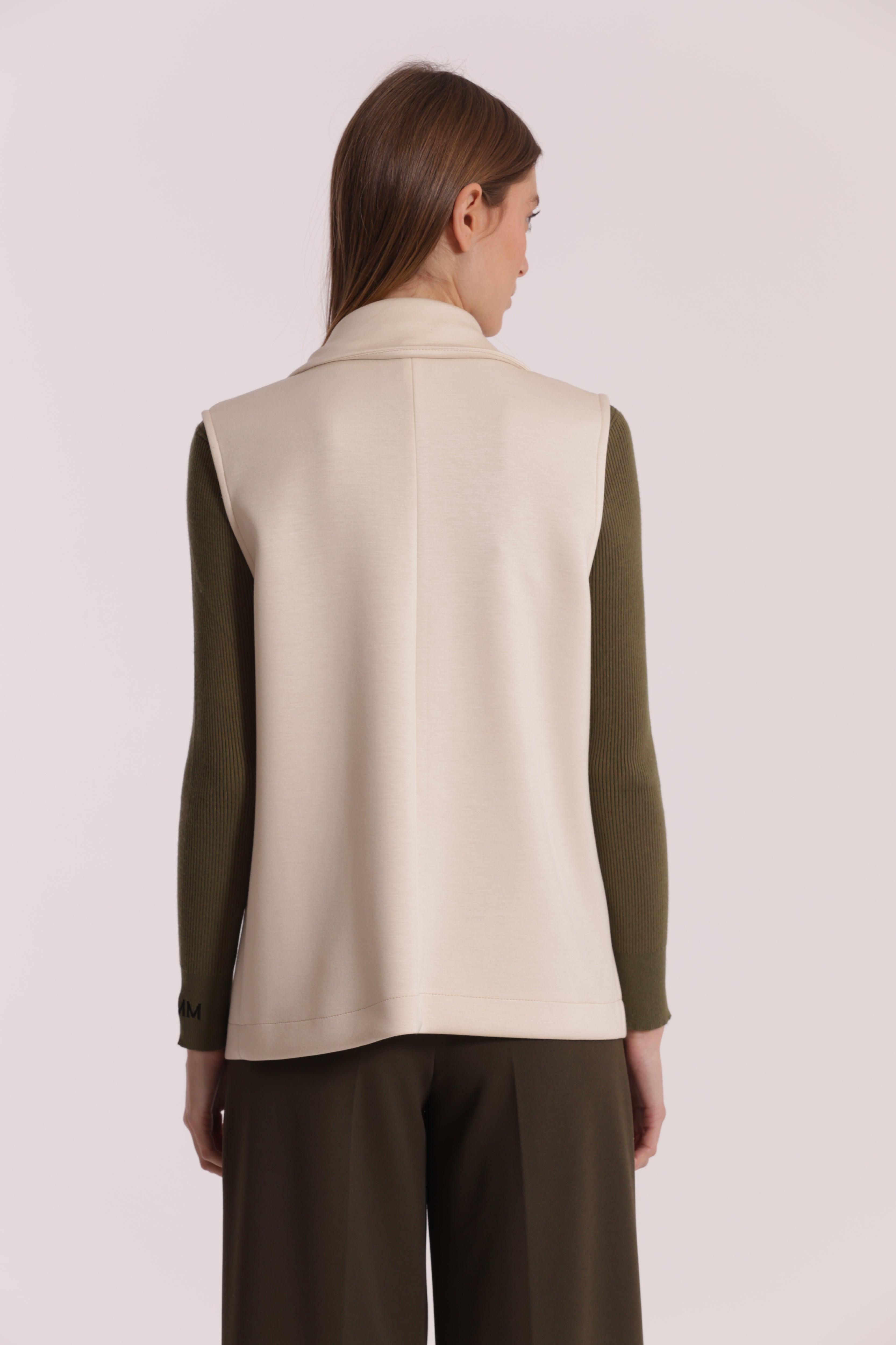 Mimi Mua gilet over neoprene con fiore nero