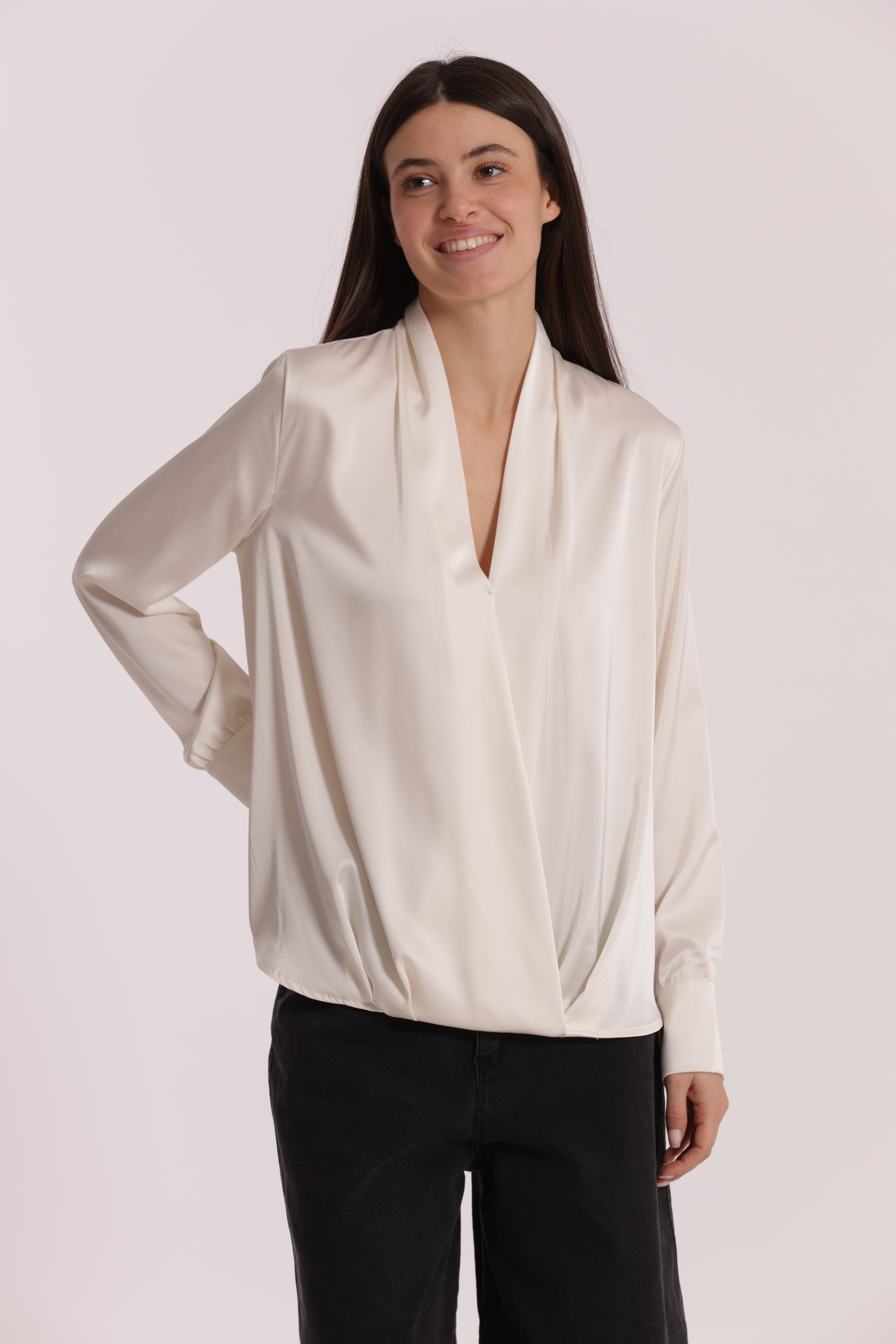 Mimi Mua Blusa Incrociata in Raso Panna
