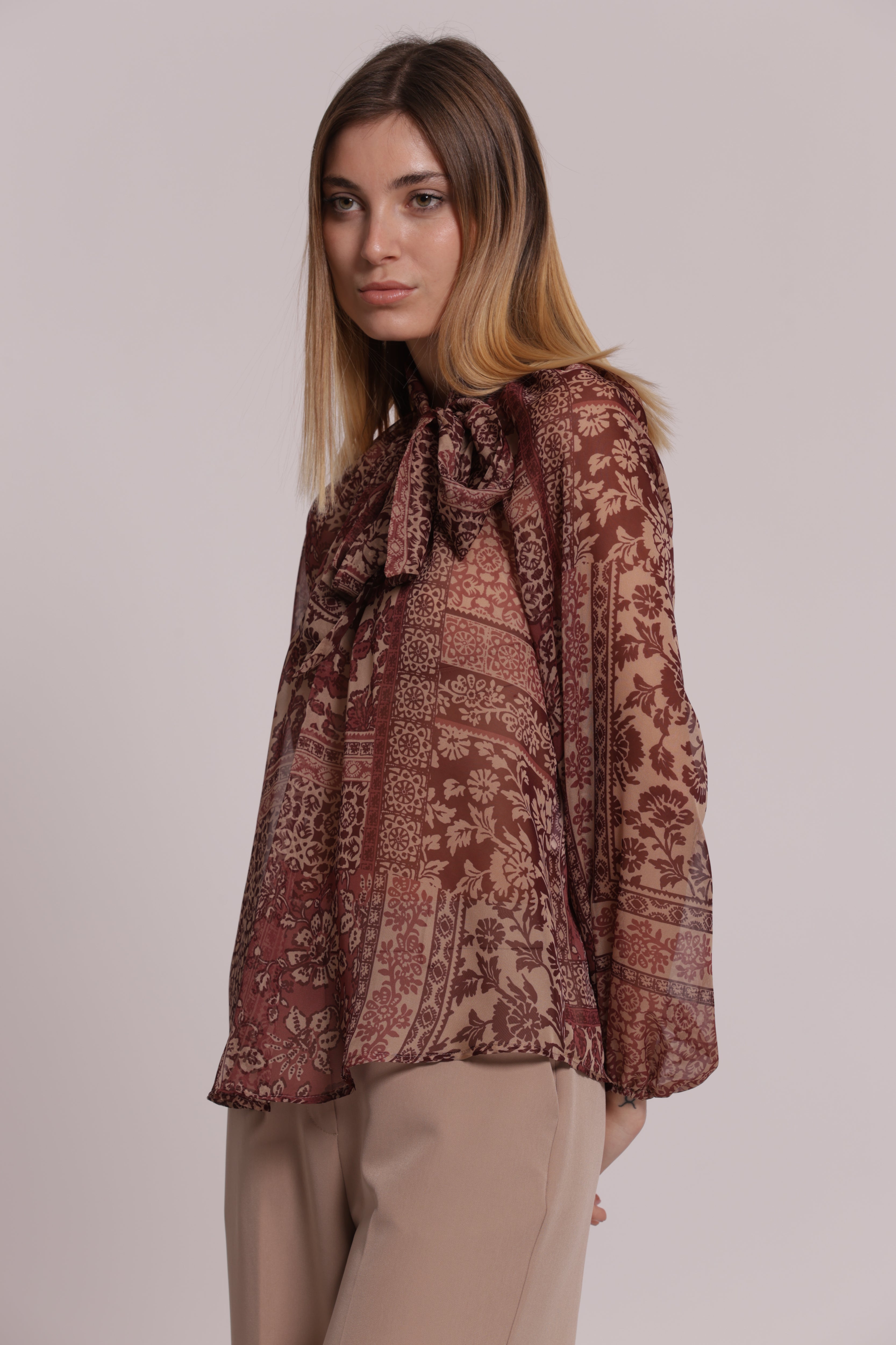 Mimi Mua Blusa Fiocco Collo Patchwork Floreale Cammello