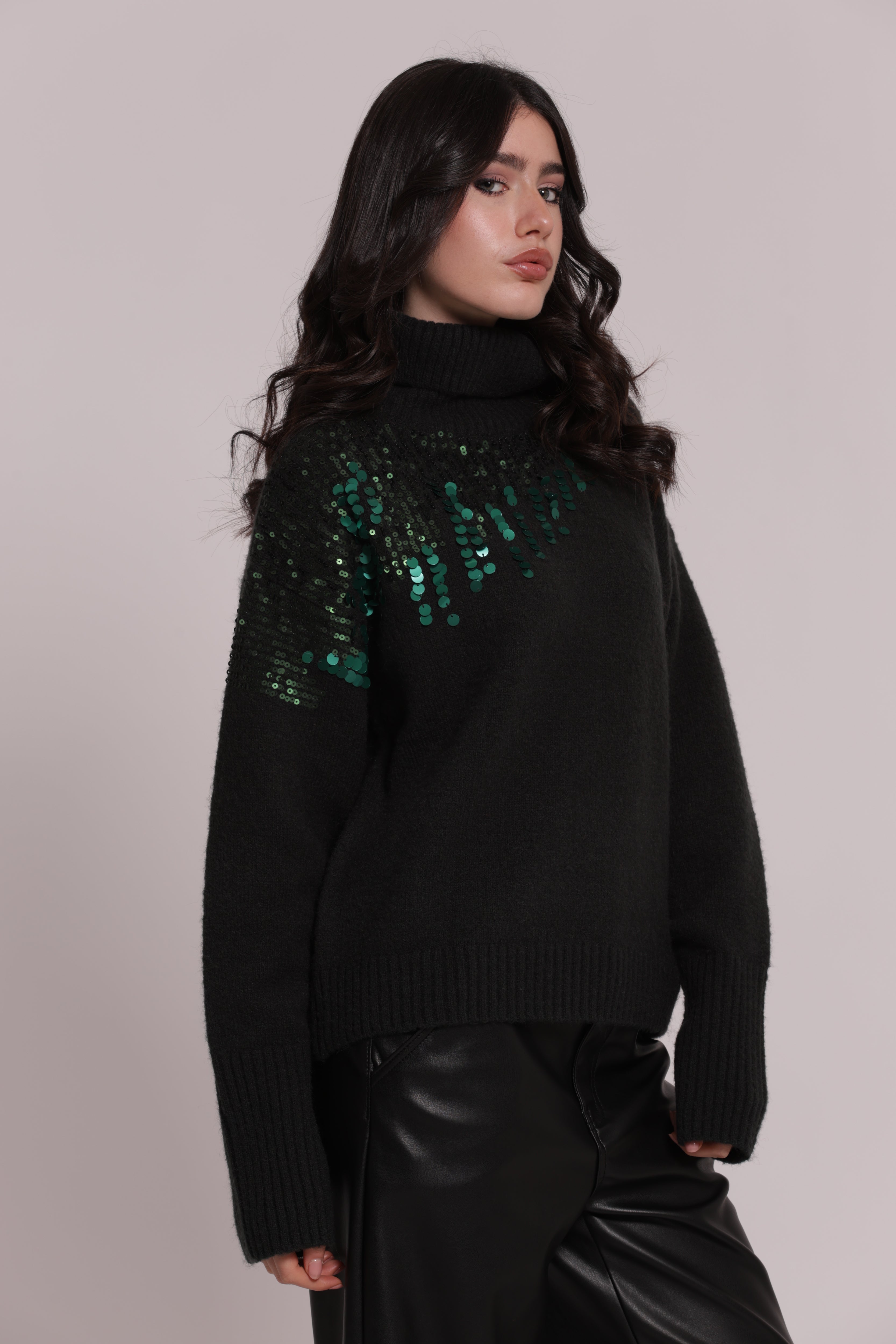 Mimi Mua Cascate Paillettes Maglia Collo Alto Nera