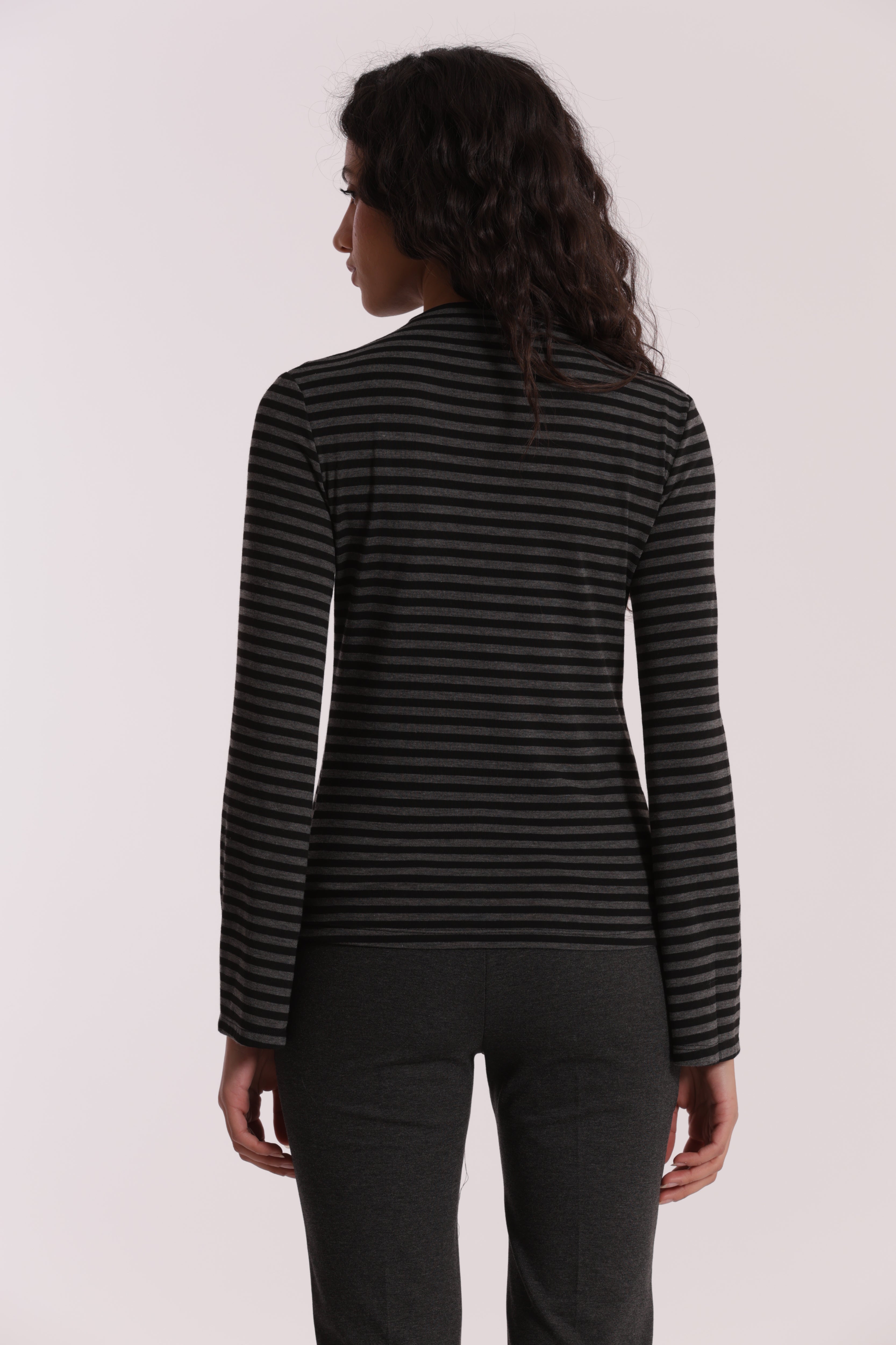 Mimi Mua Maglia Collo Vulcano a Righe Nero Grigio