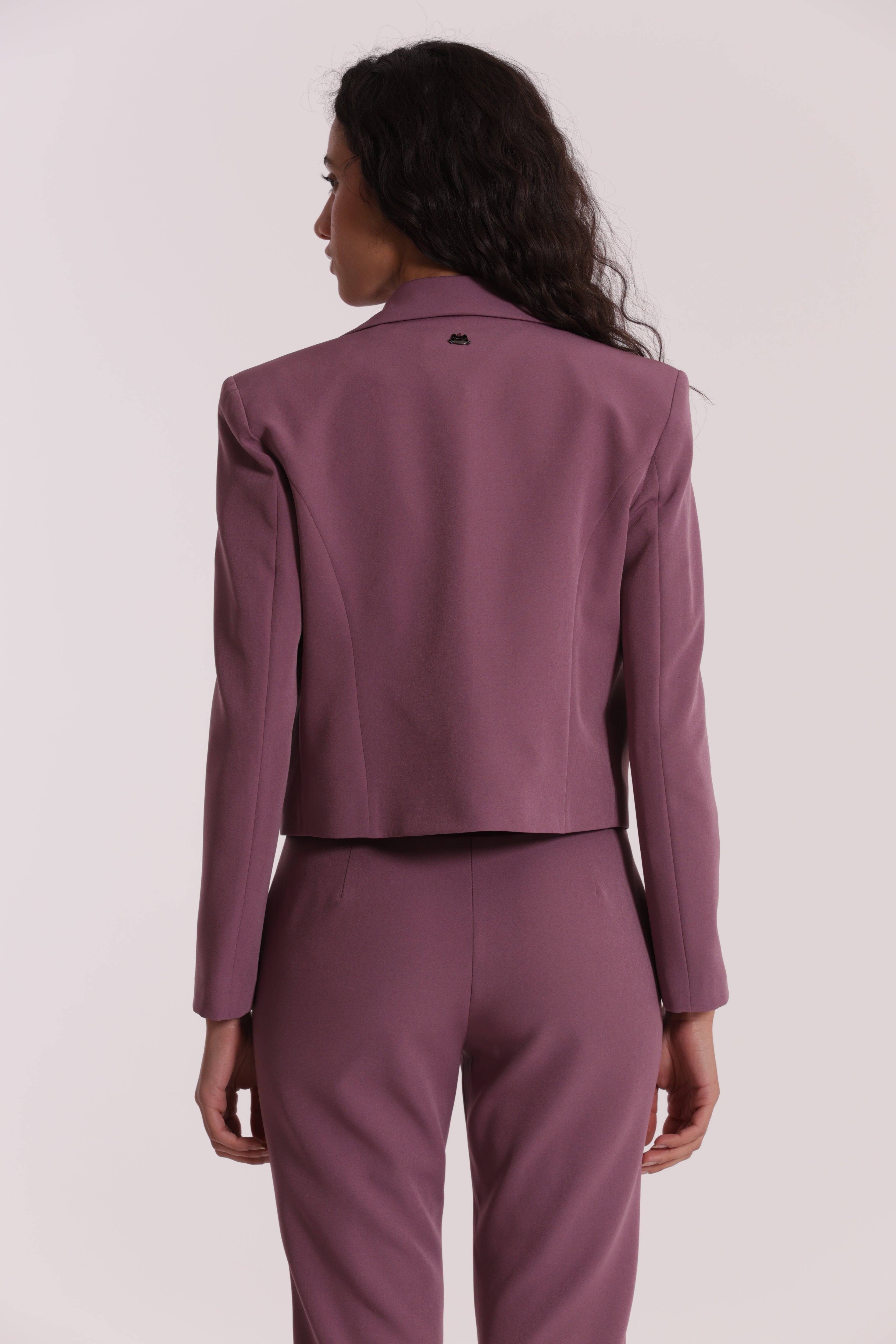 Mimi Mua Giacca cropped senza bottoni giacca tecnica nera