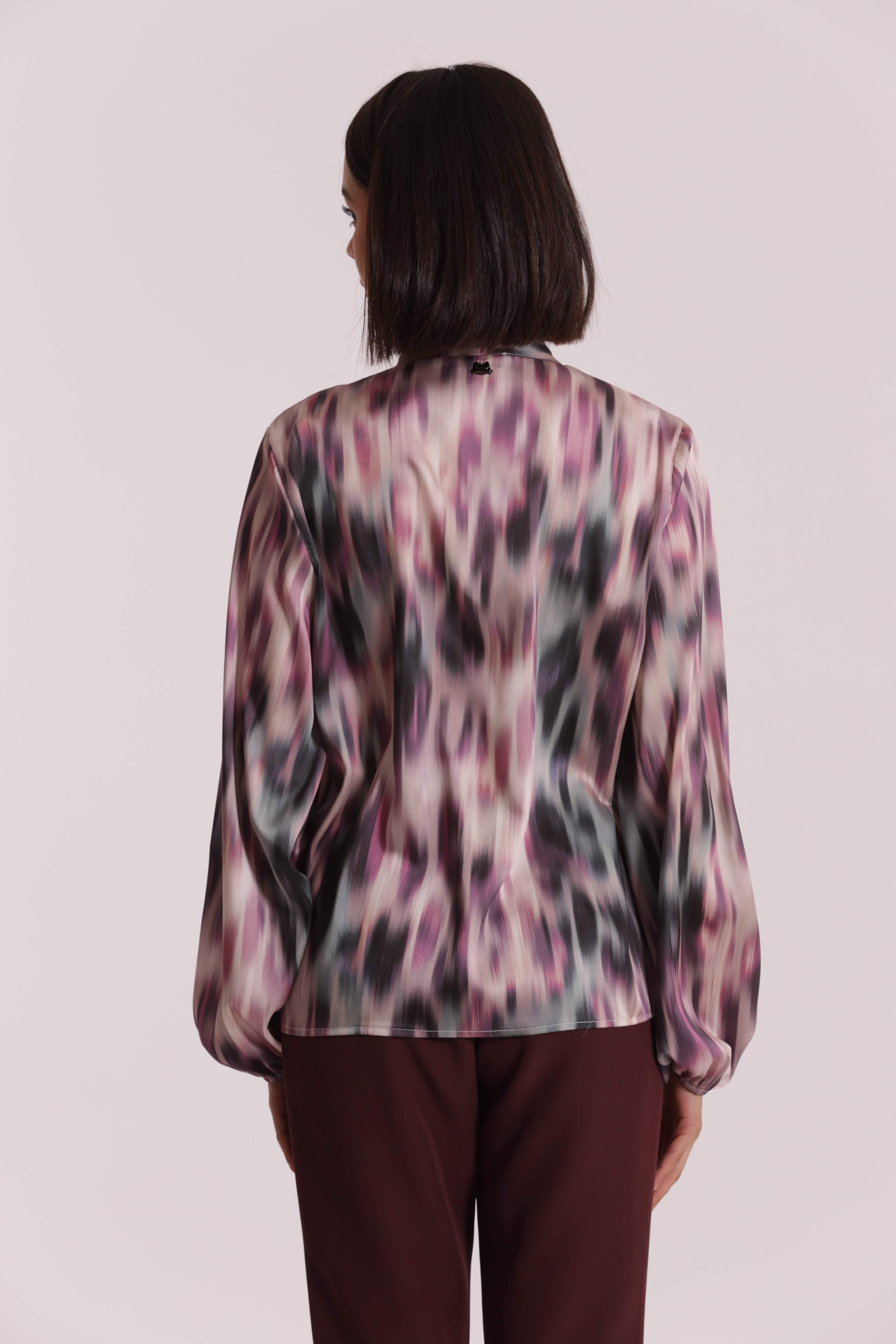 Mimi Mua Blusa con Cravattino Fantasia Fusion blusa mosto
