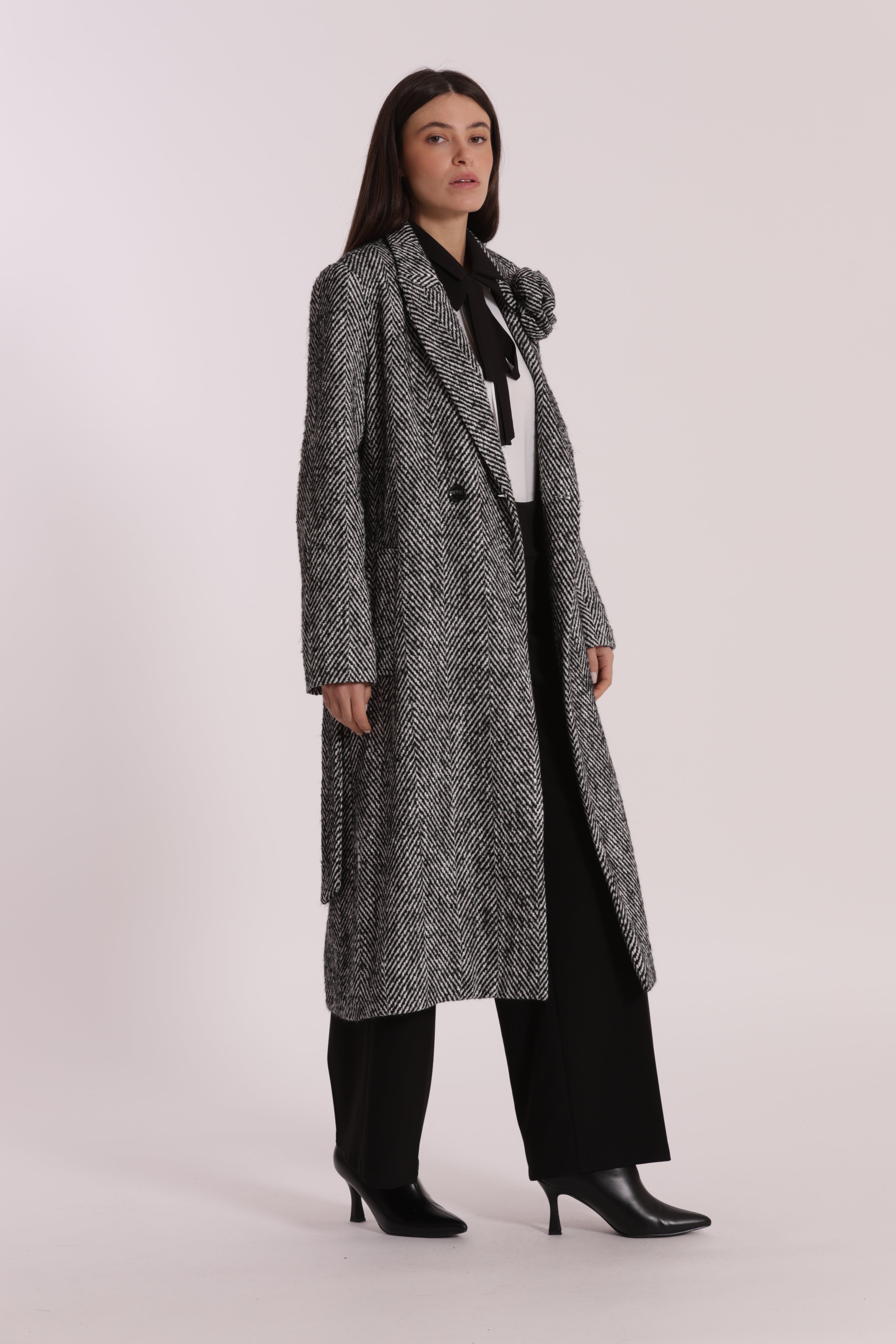 Mimi Mua Lungo Spigato cappotto nero bianco