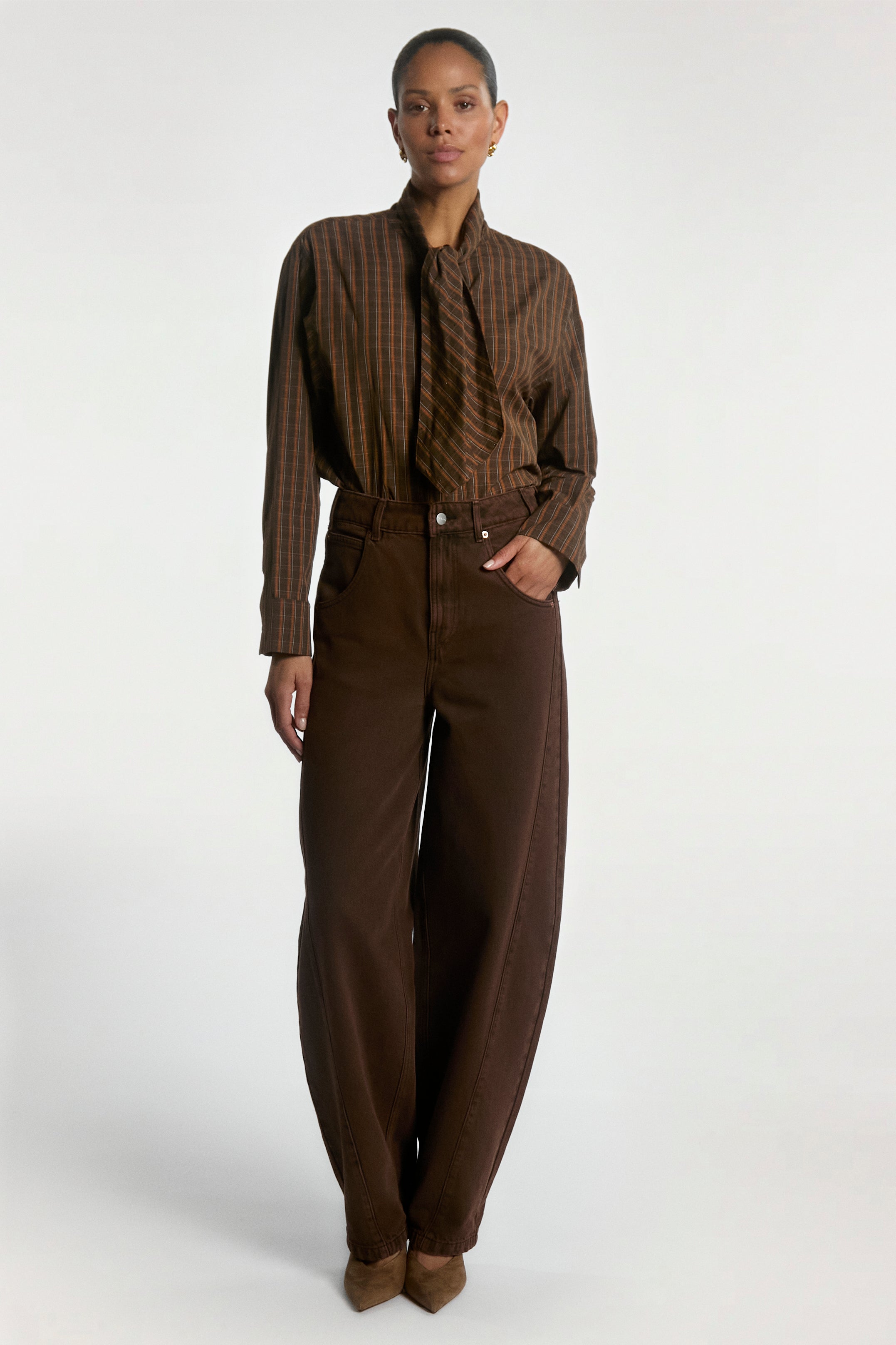 Aaiko Janesse camicetta quadri marrone fudge fiocco
