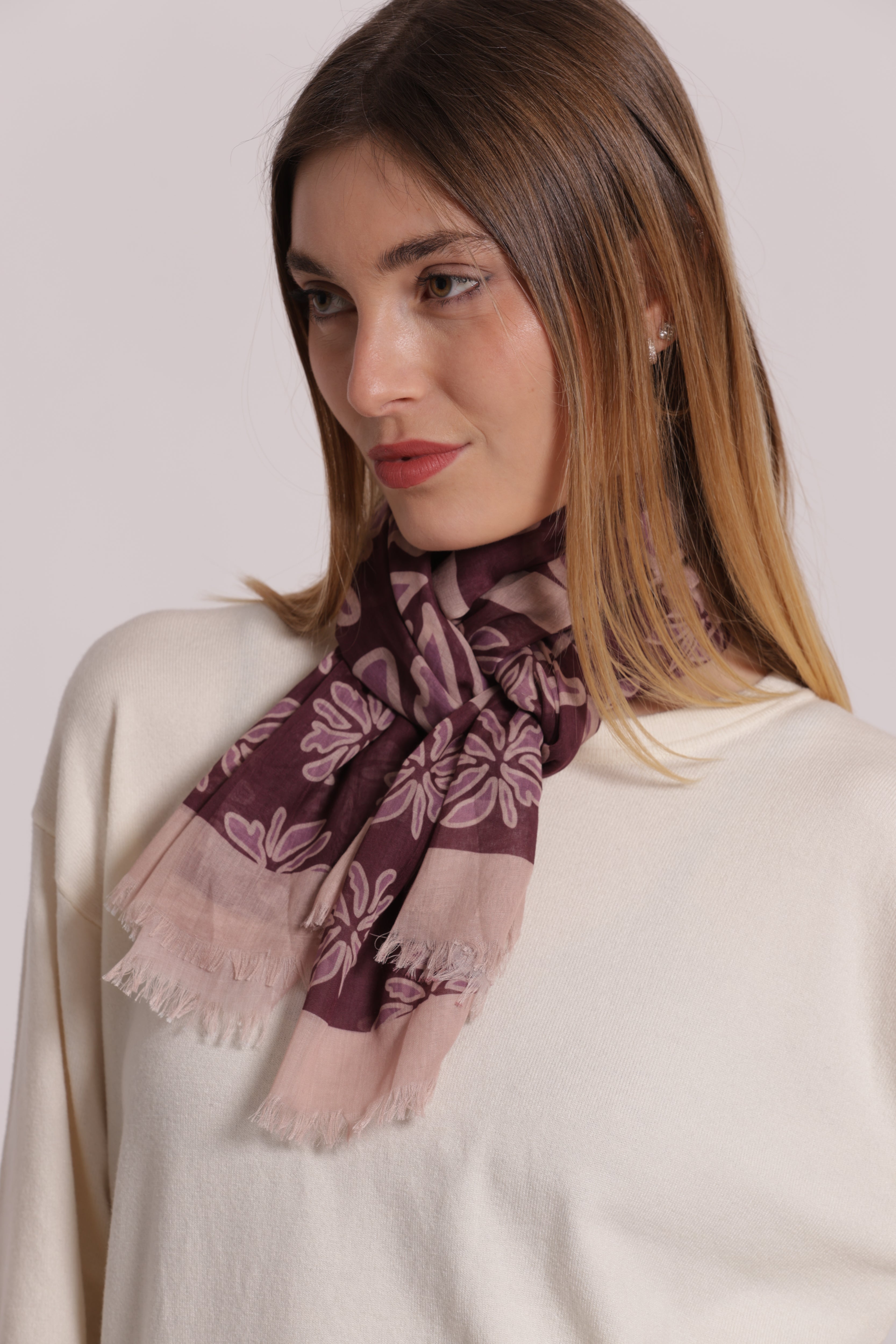 Mimi Mua Foulard Flower Bottom 135x135 Nero