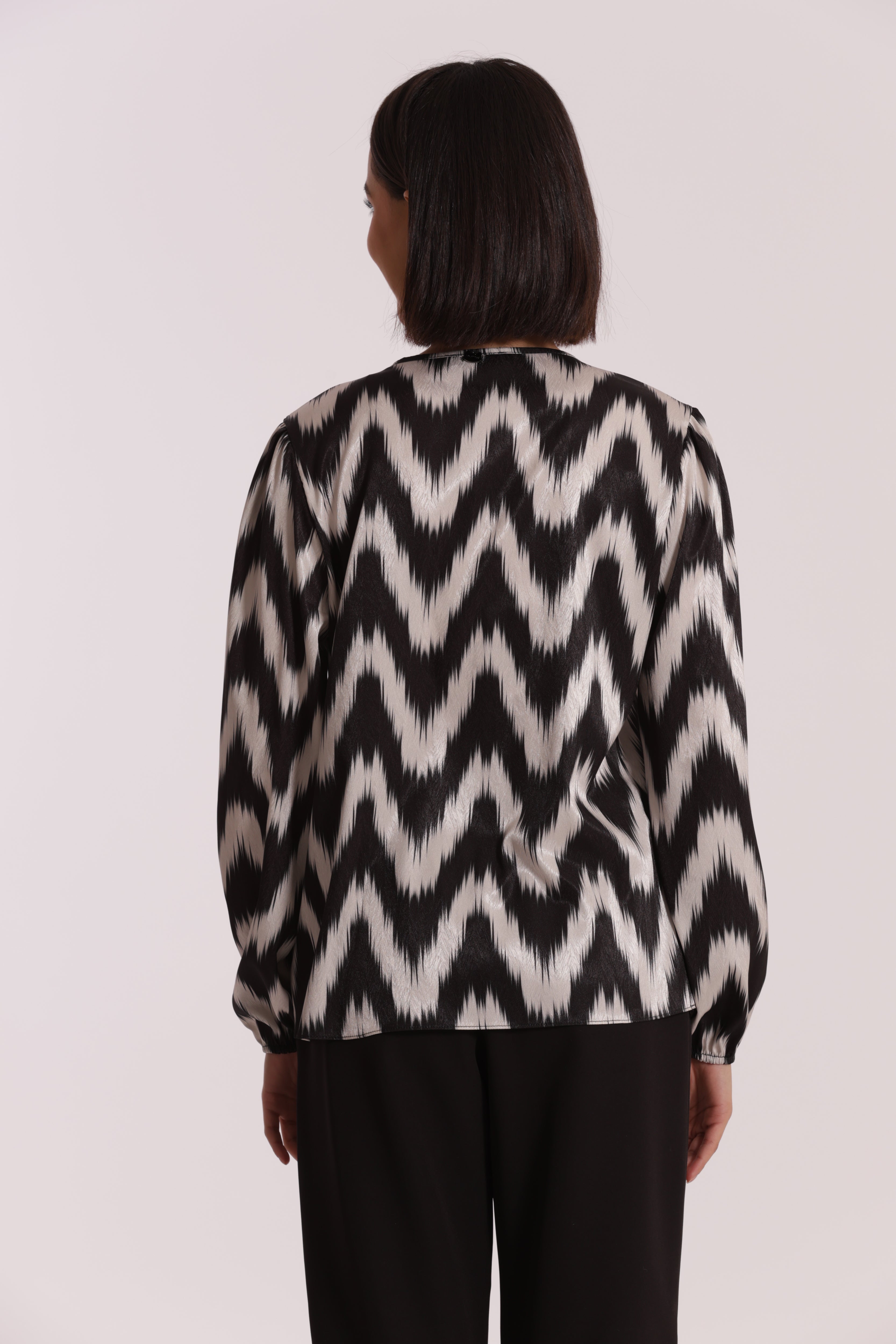 Mimi Mua Blusa Bottoncino Fantasia Chevron Nero Bianco