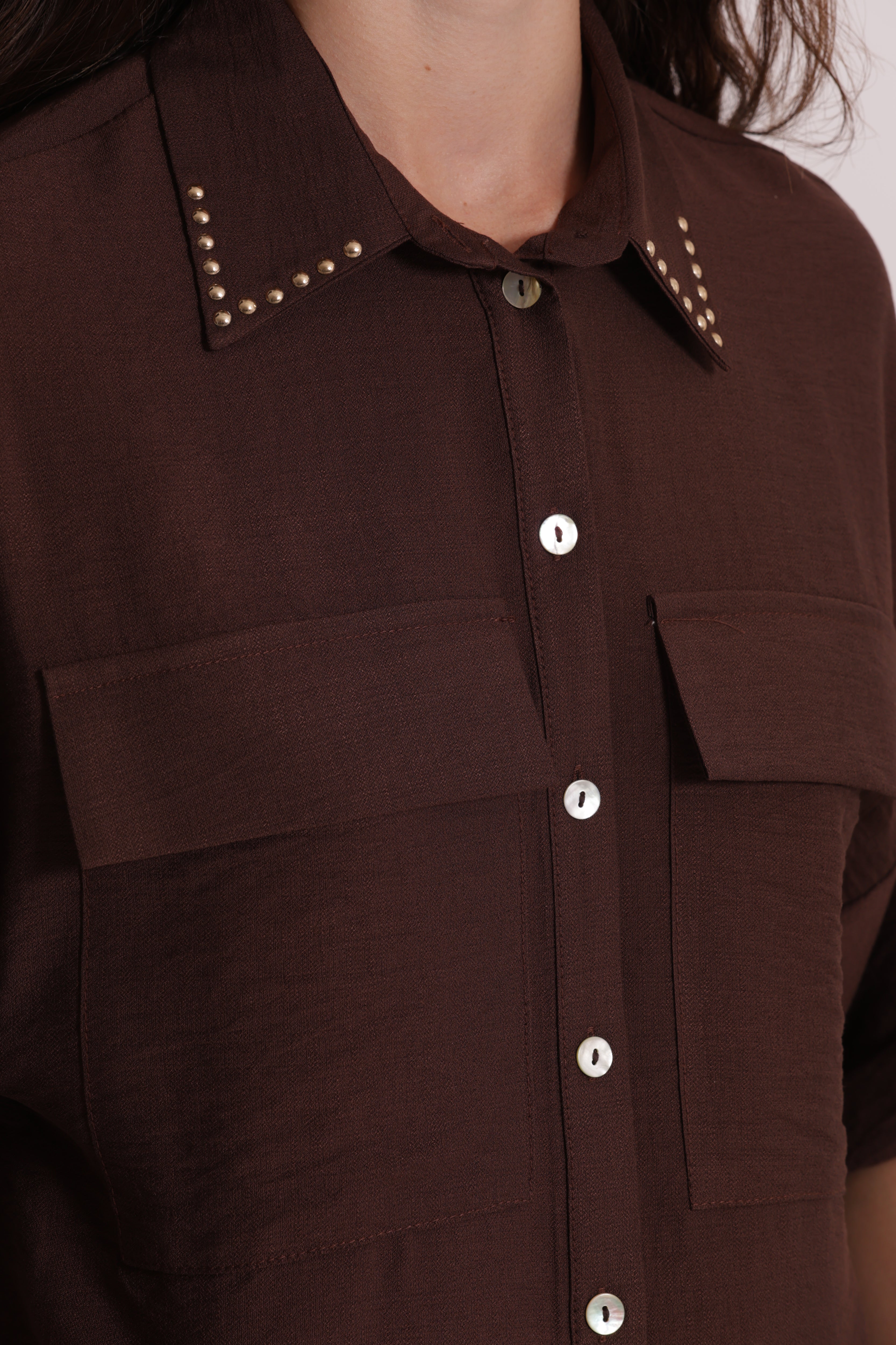 Mimi Mua Cropped con Borchie camicia bianco