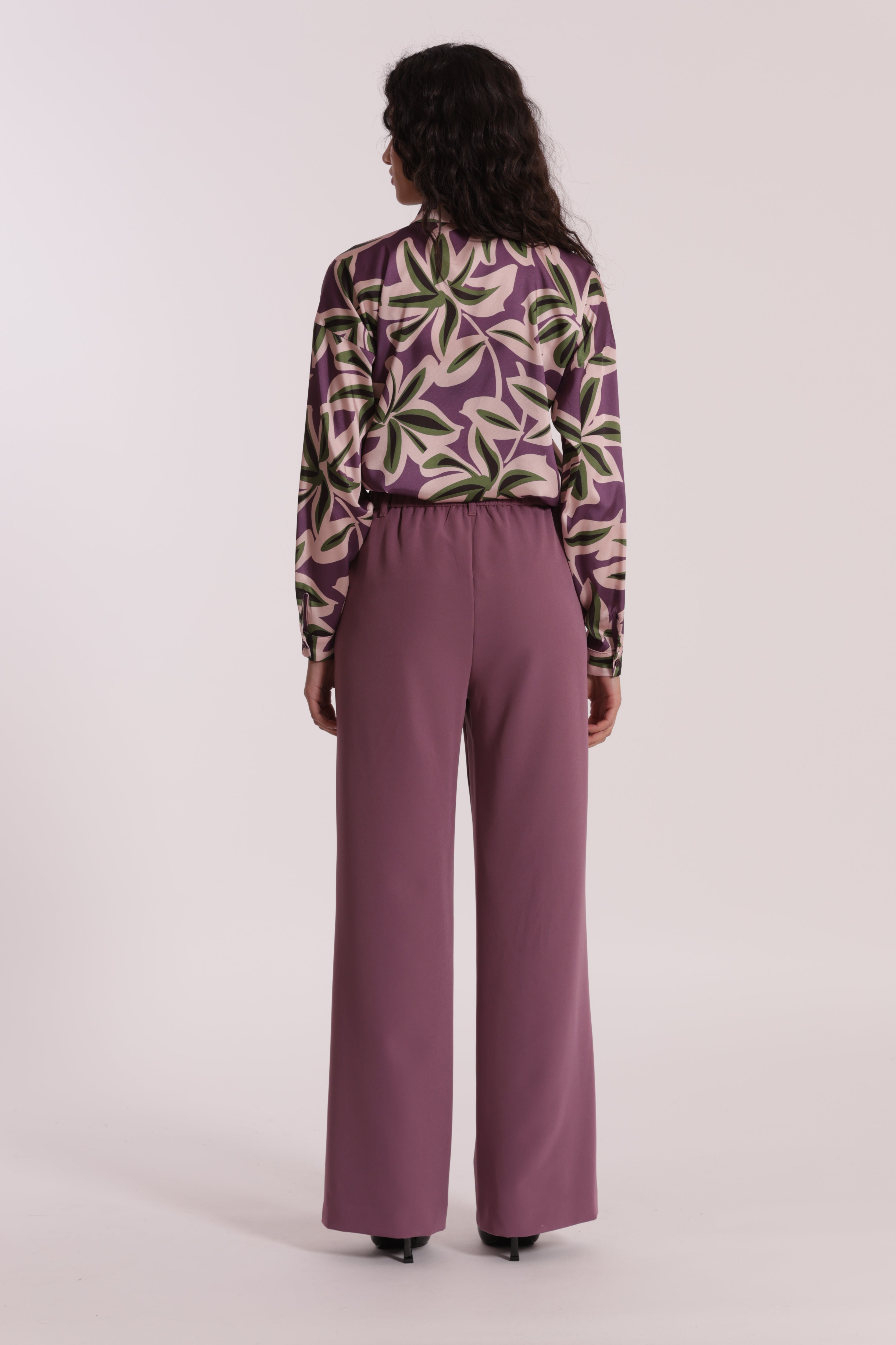 Mimi Mua pantalone palazzo con elastico dietro in tessuto tecnico nero