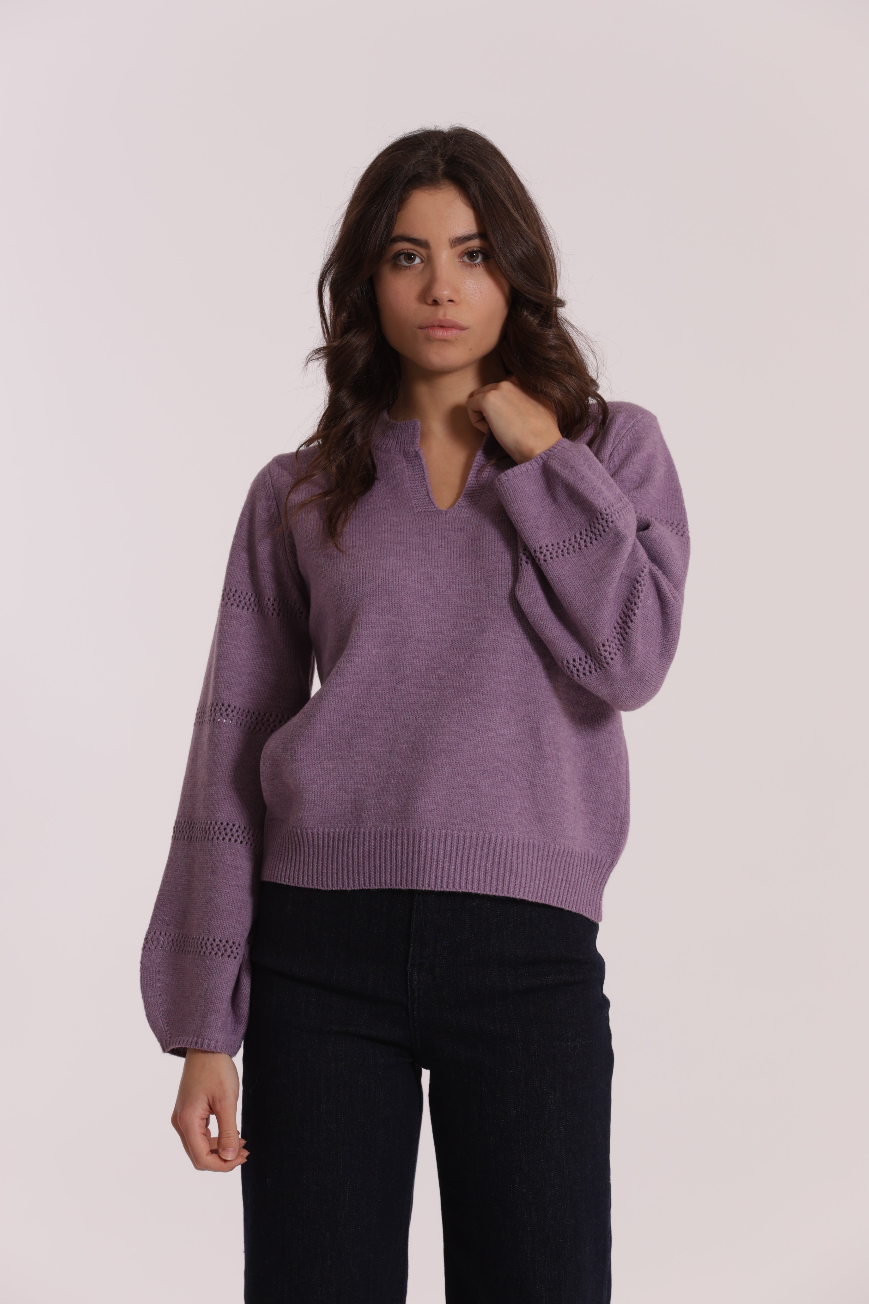 Mimi Mua Maglia Scollo a V Dettagli Maniche Nero