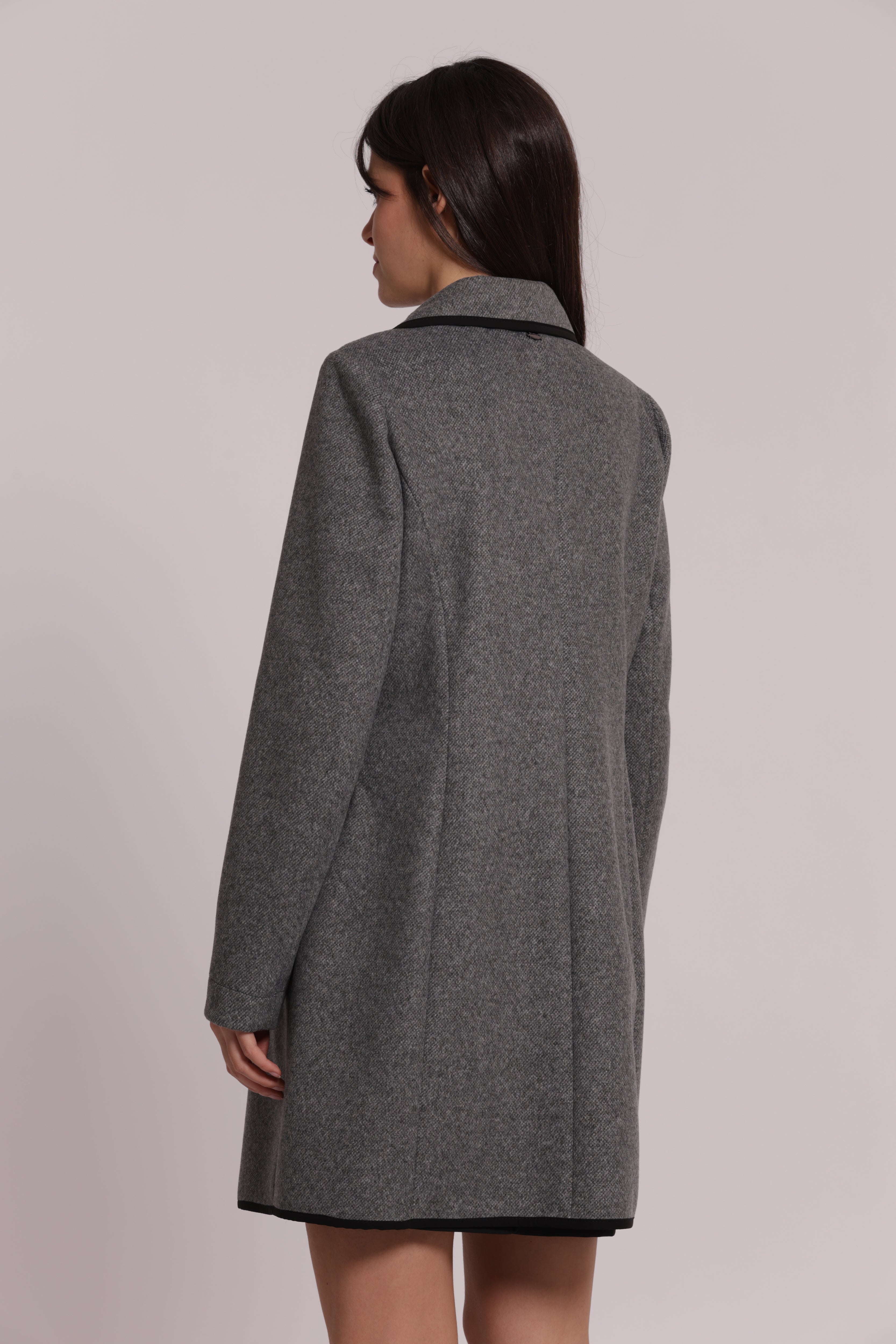 Mimi Mua Baronetto Sfoderato Con Dettagli Neri Cappotto Prugna Leggero