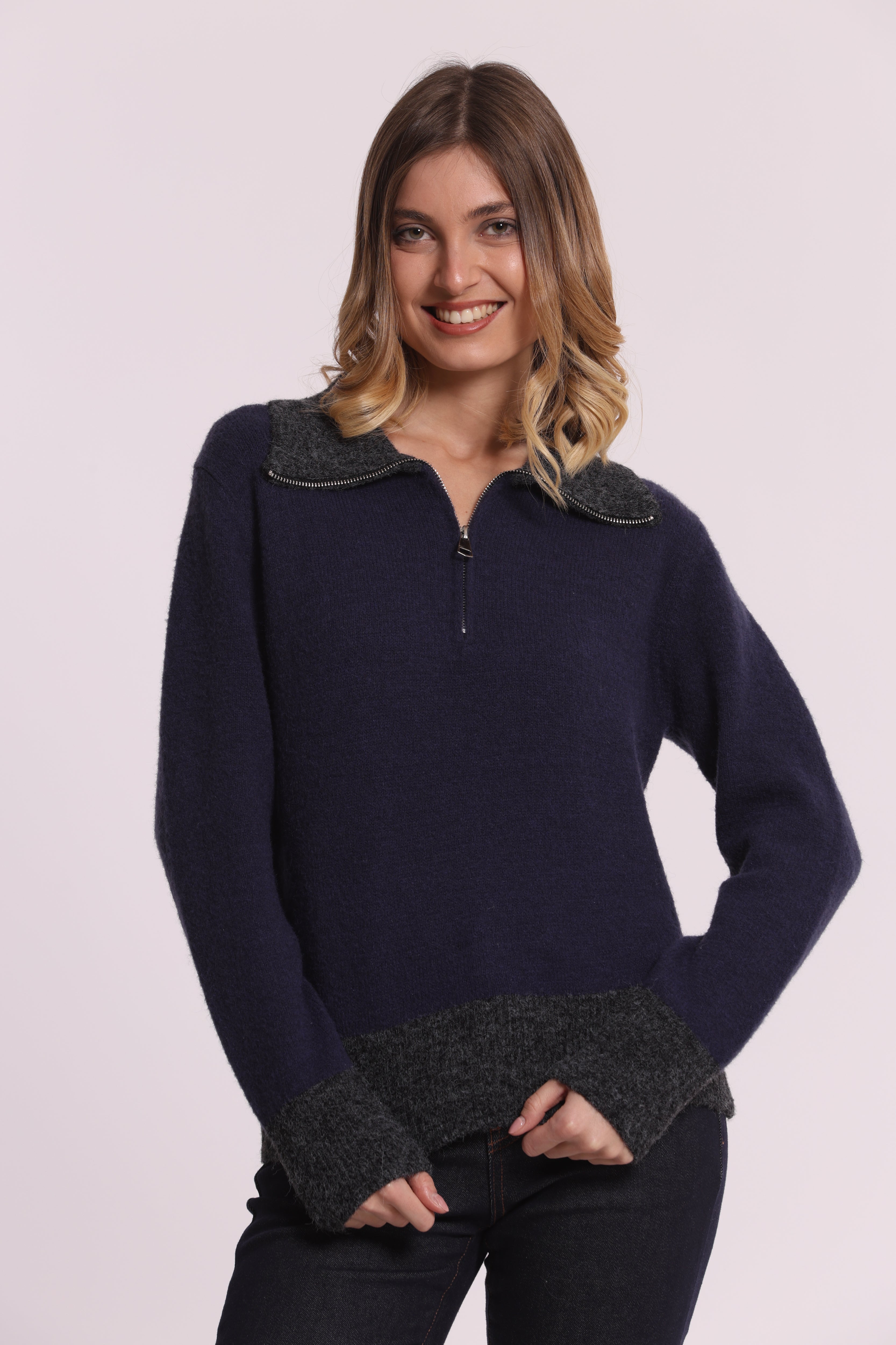 Mimi Mua maglia bicolor con zip blu calda