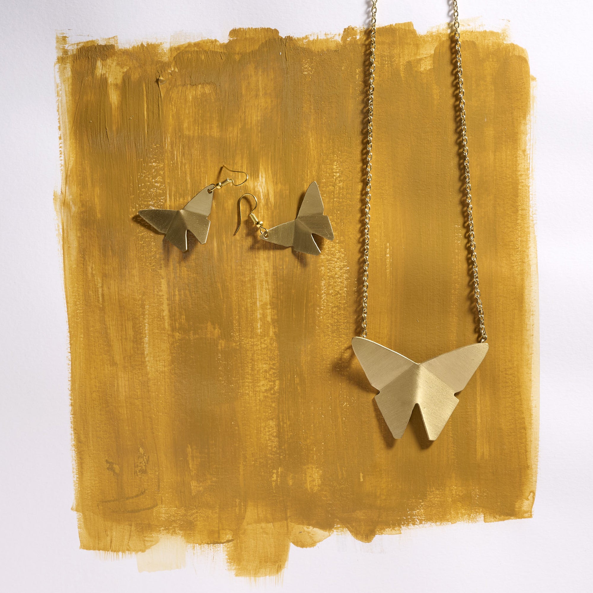On Earth Butterfly orecchini ottone dorati 3,5 cm farfalla