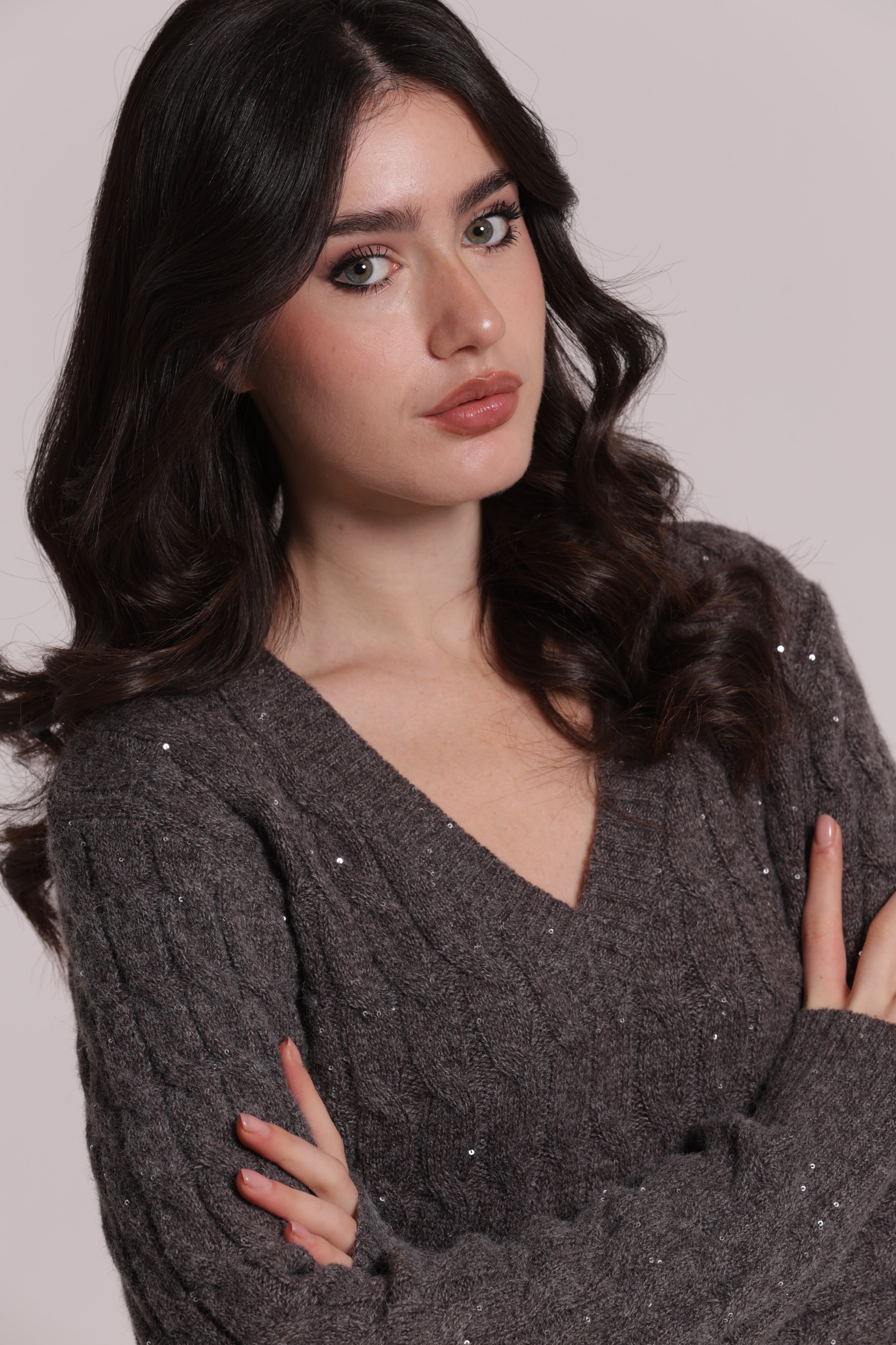 Mimi Mua maglia scollo a V treccia paillettes nera