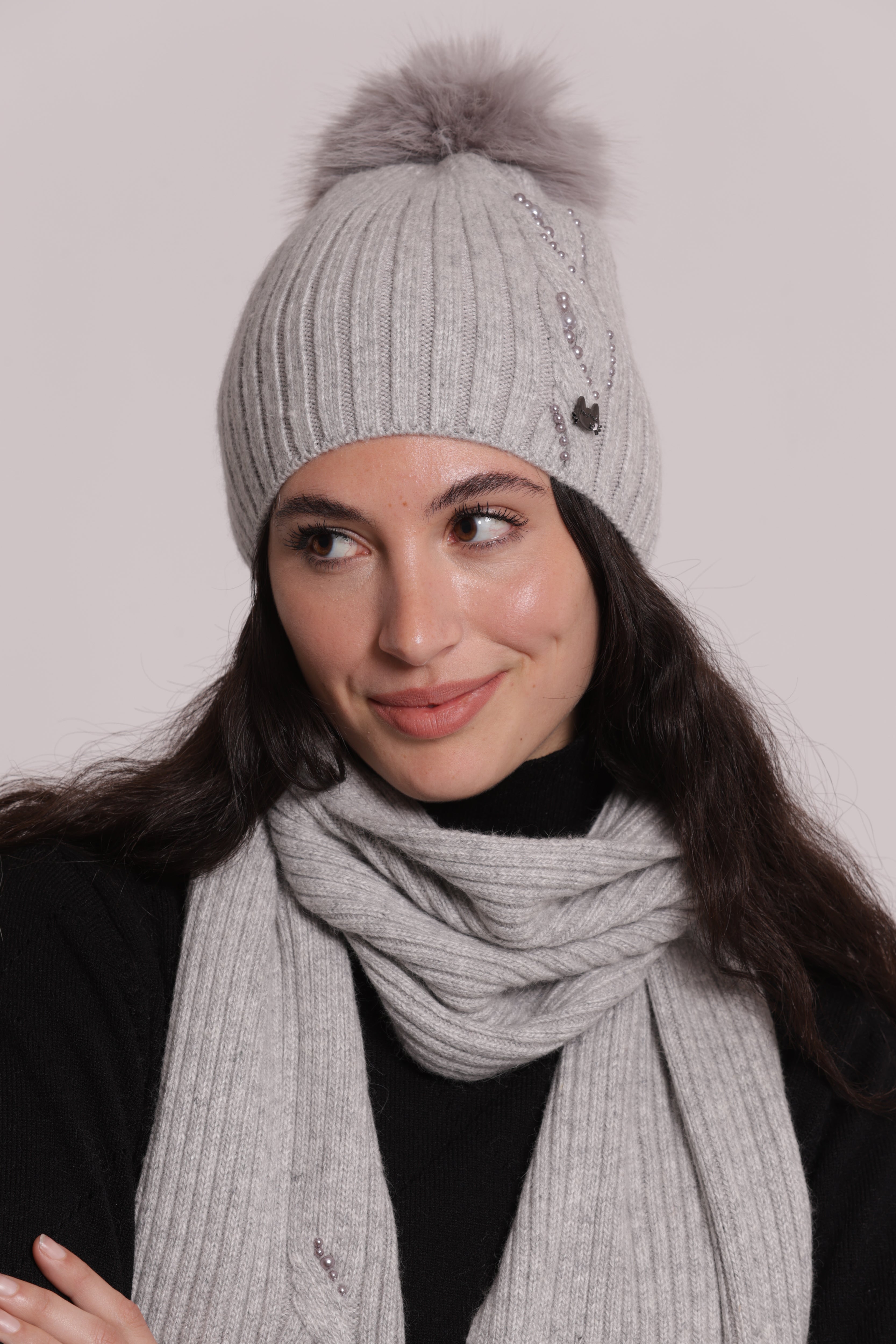 Mimi Mua Perline Berretto Pon Pon Bianco Invernale