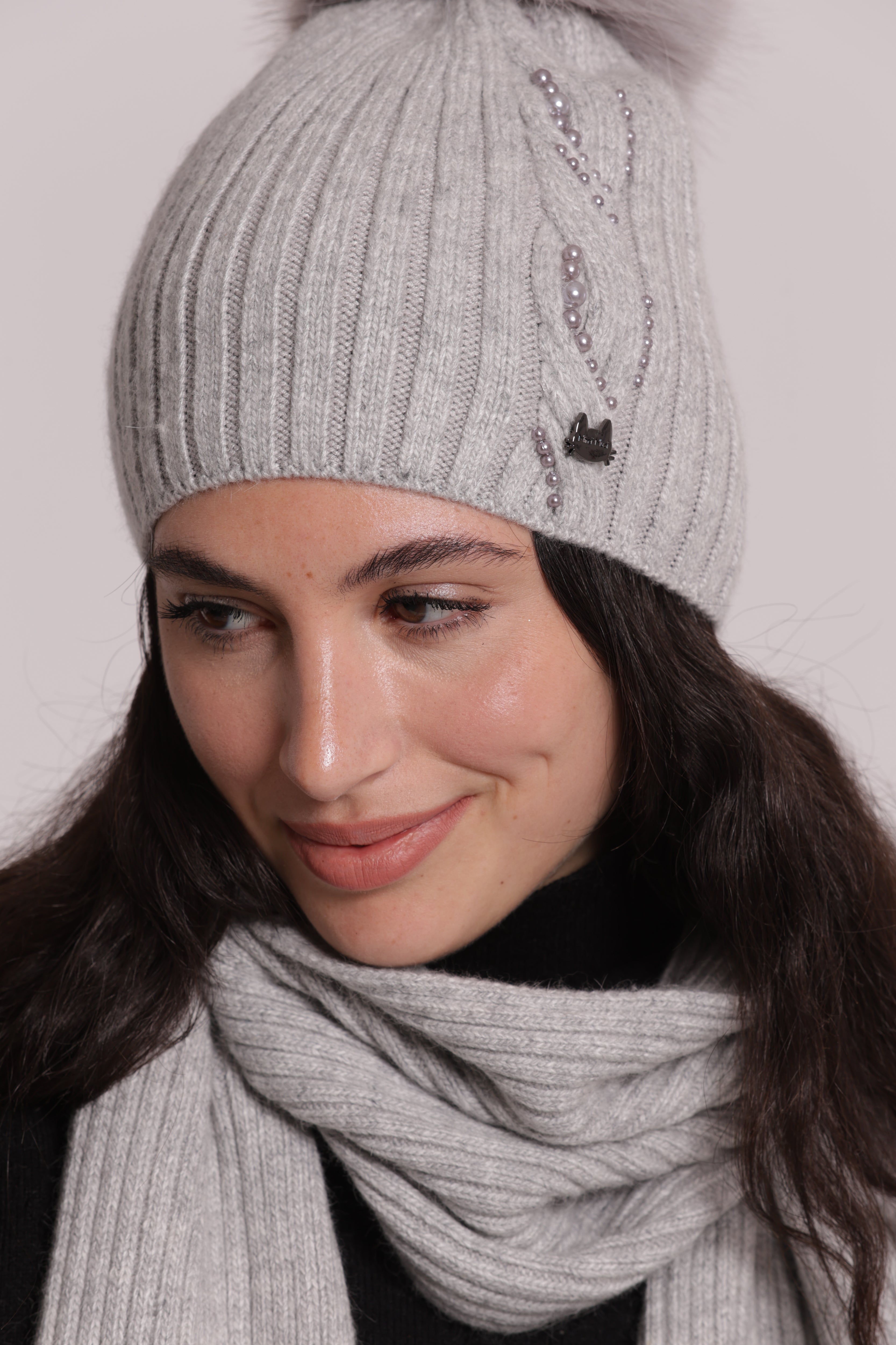 Mimi Mua Perline Berretto Pon Pon Bianco Invernale