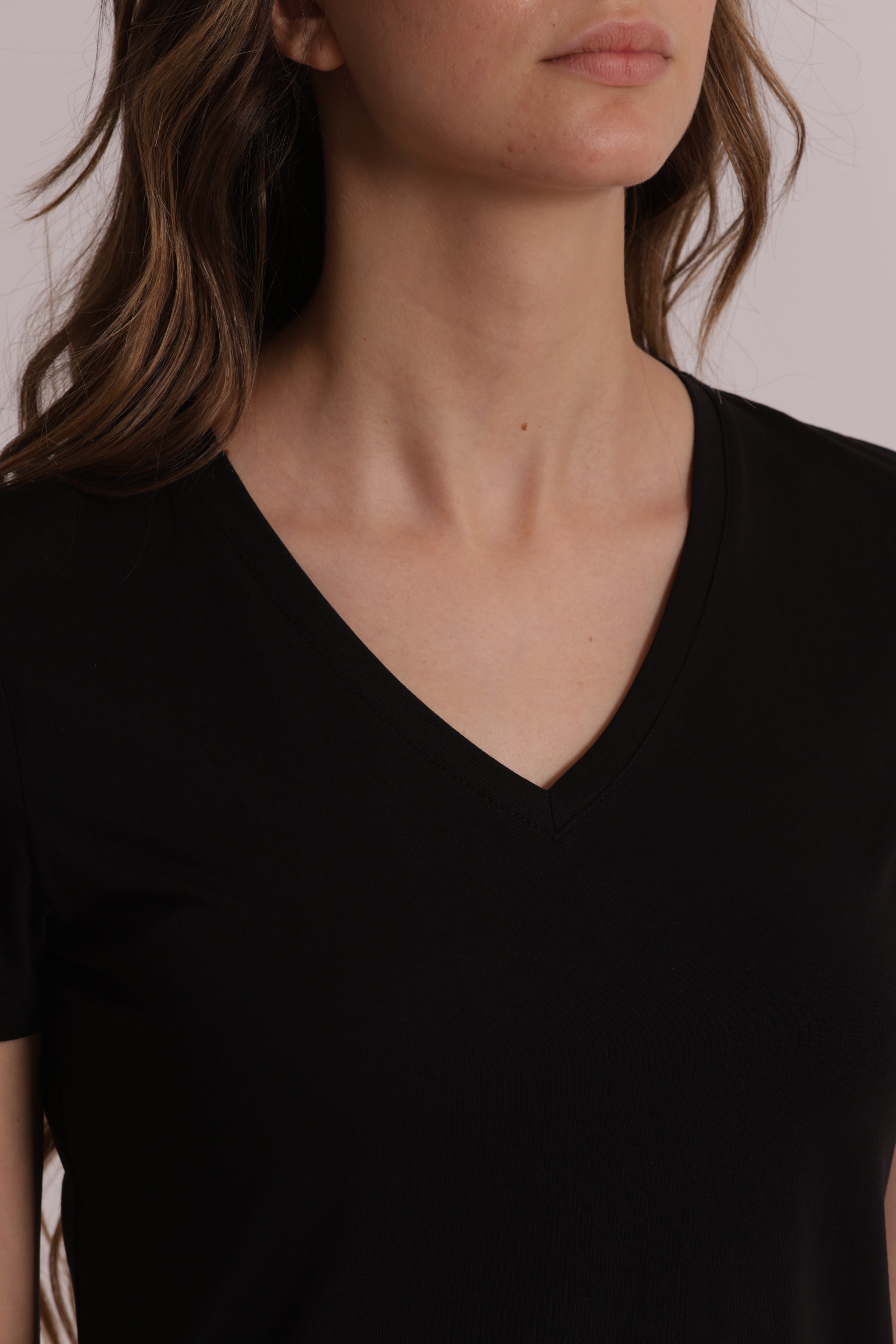 Mimi Mua Basic Gatto T-shirt Scollo a V Nero Cotone