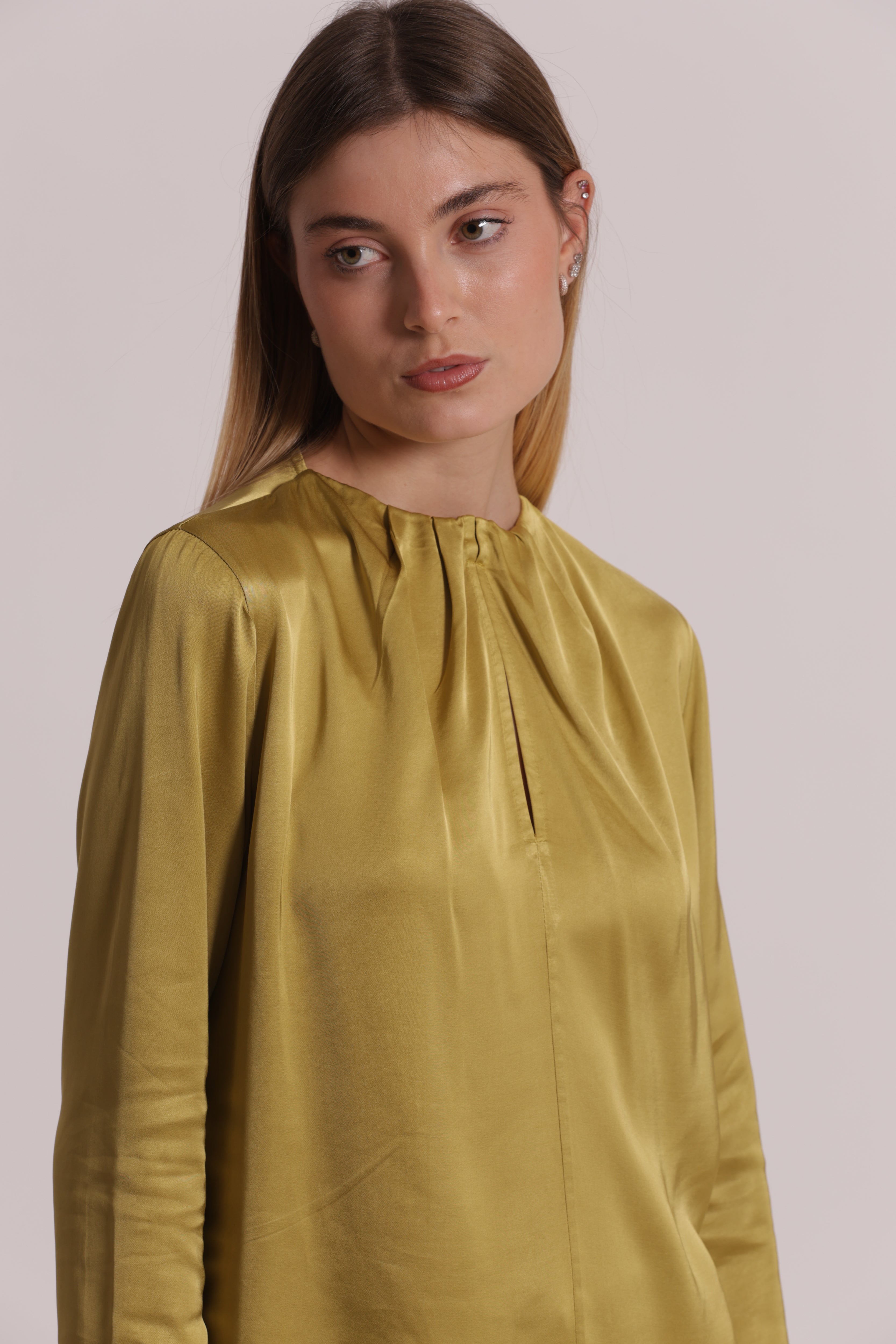 Mimi Mua Blusa Raso Viscosa Scollo Tondo Nera Elegante