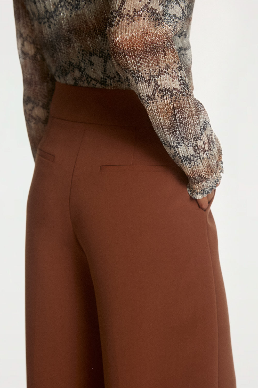 Aaiko Nore pantaloni marroni gamba larga donna
