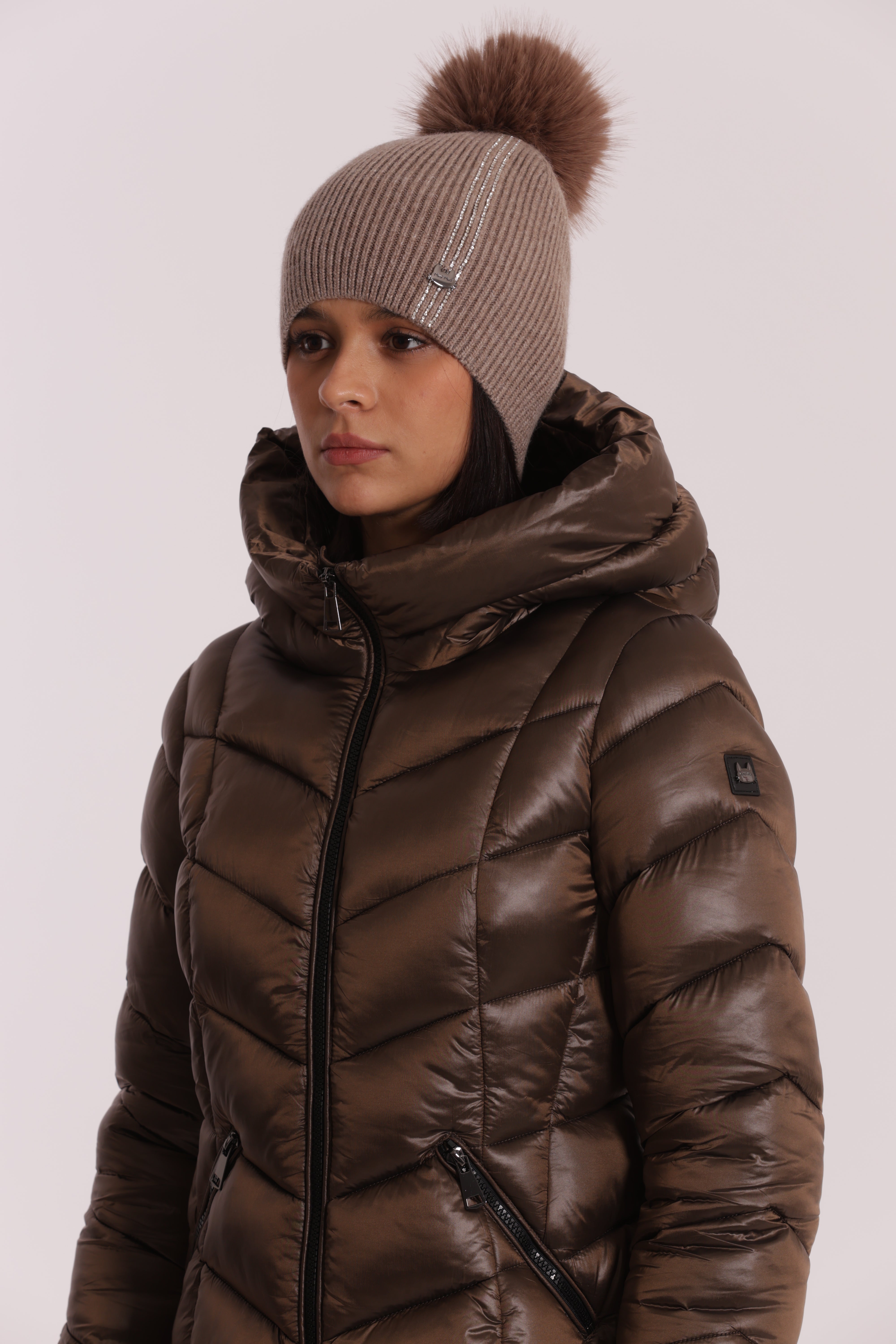 Mimi Mua berretto con 3 strisce di strass e pon pon cappello nero