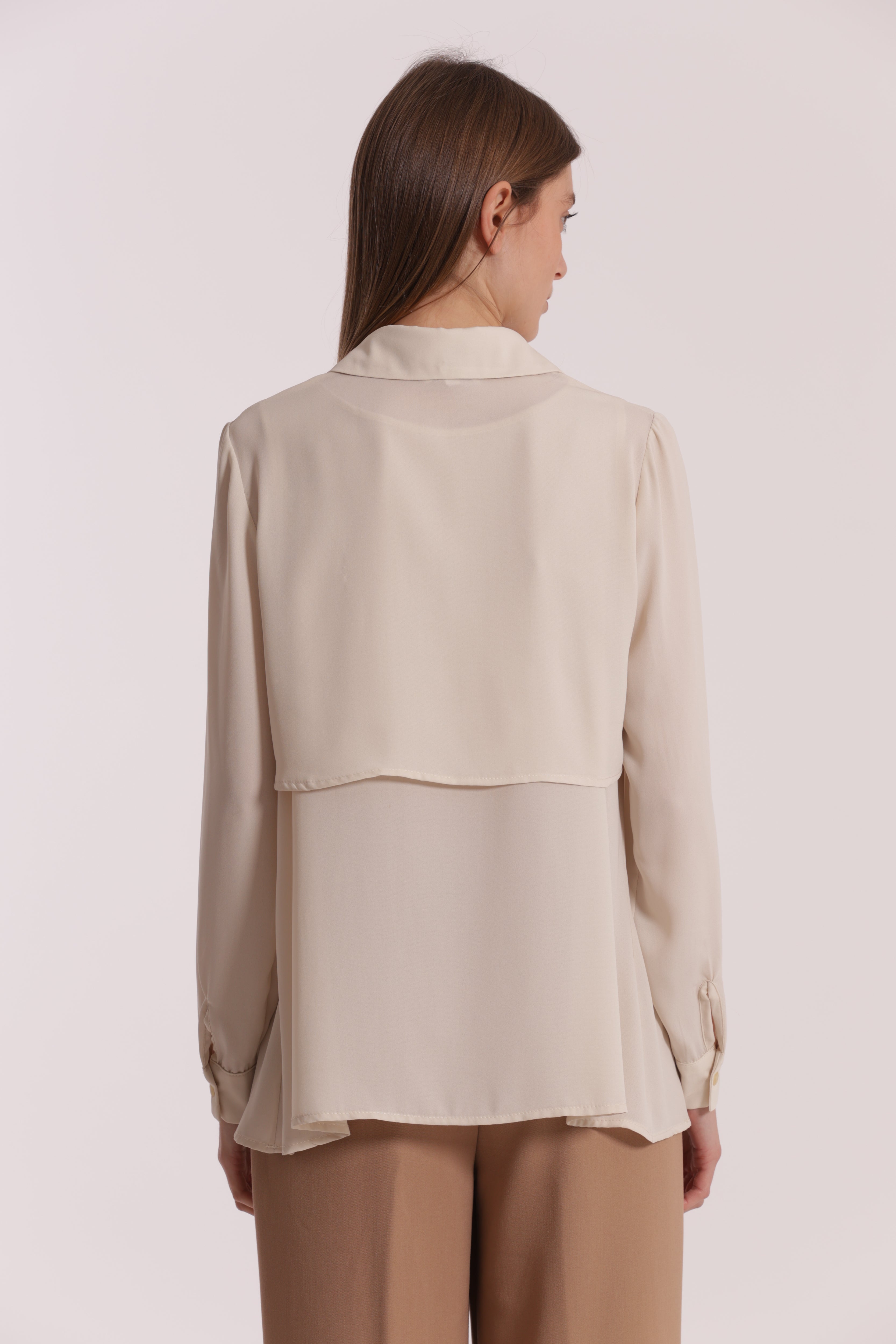 Mimi Mua Camicia Cropped con Blusa Panna