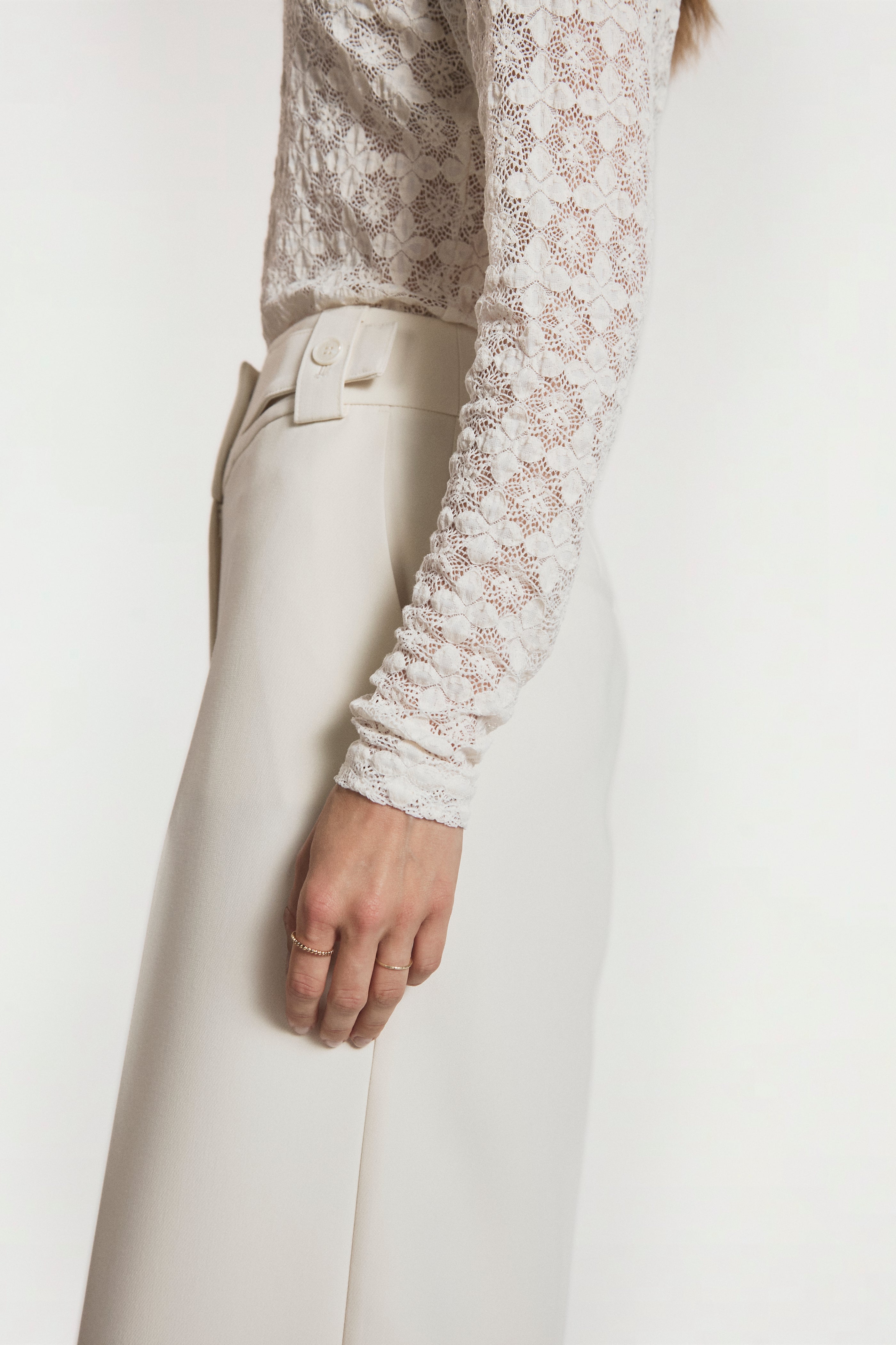 Aaiko Mason Top crema pizzo floreale maniche lunghe