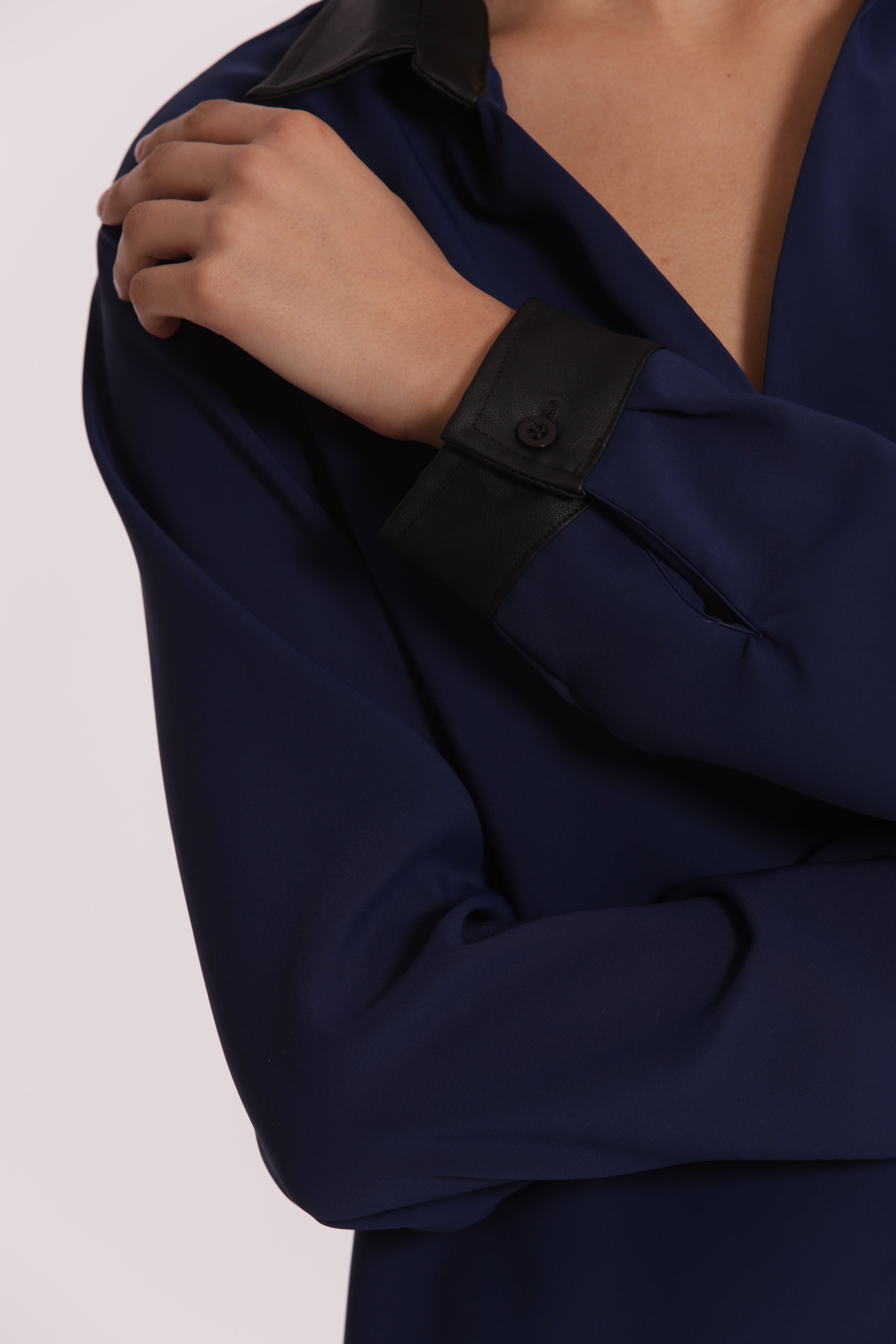 Mimi Mua Blusa Colletto Simil Pelle Nero