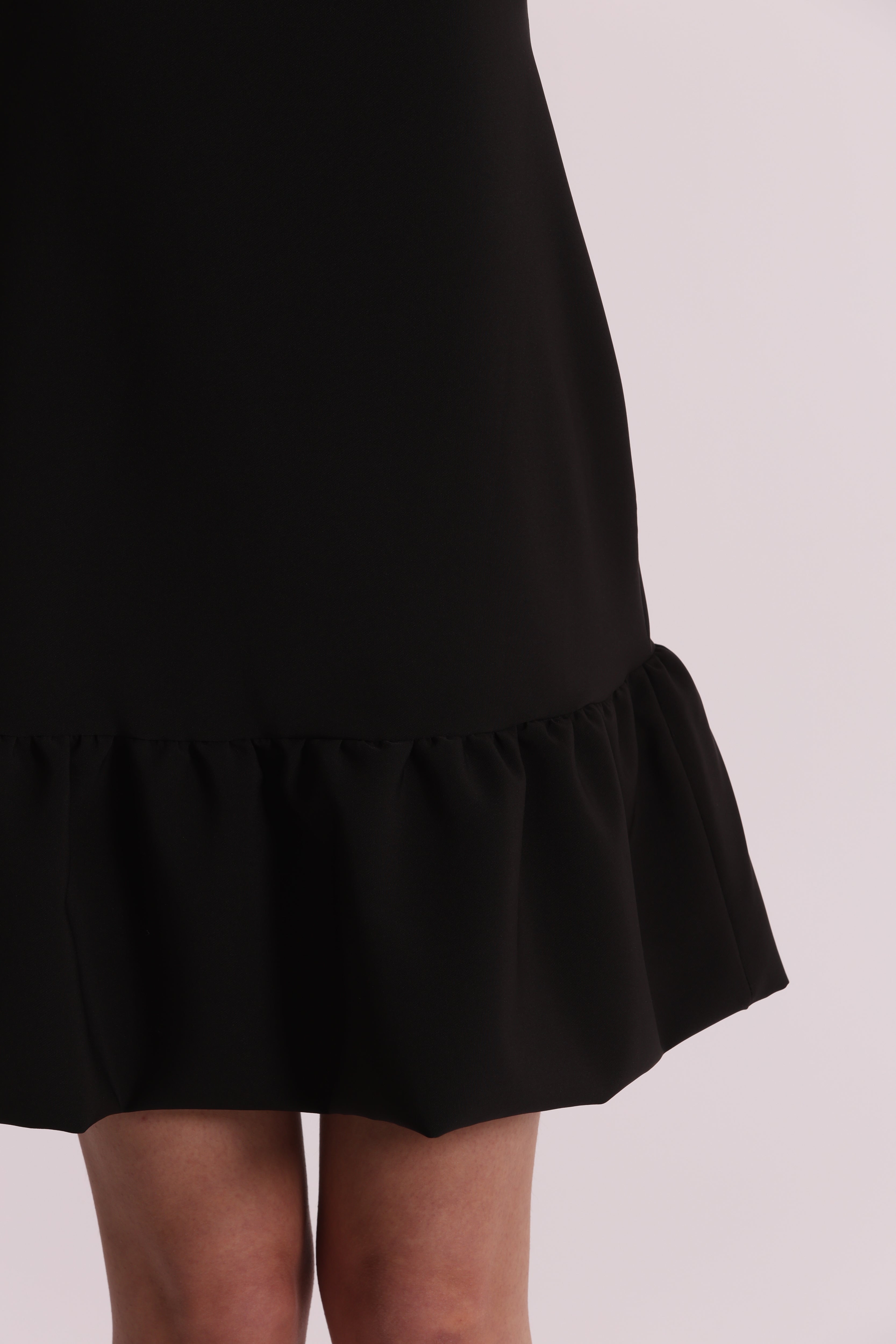 Mimi Mua Abito Corto a Palloncino Nero Elegante