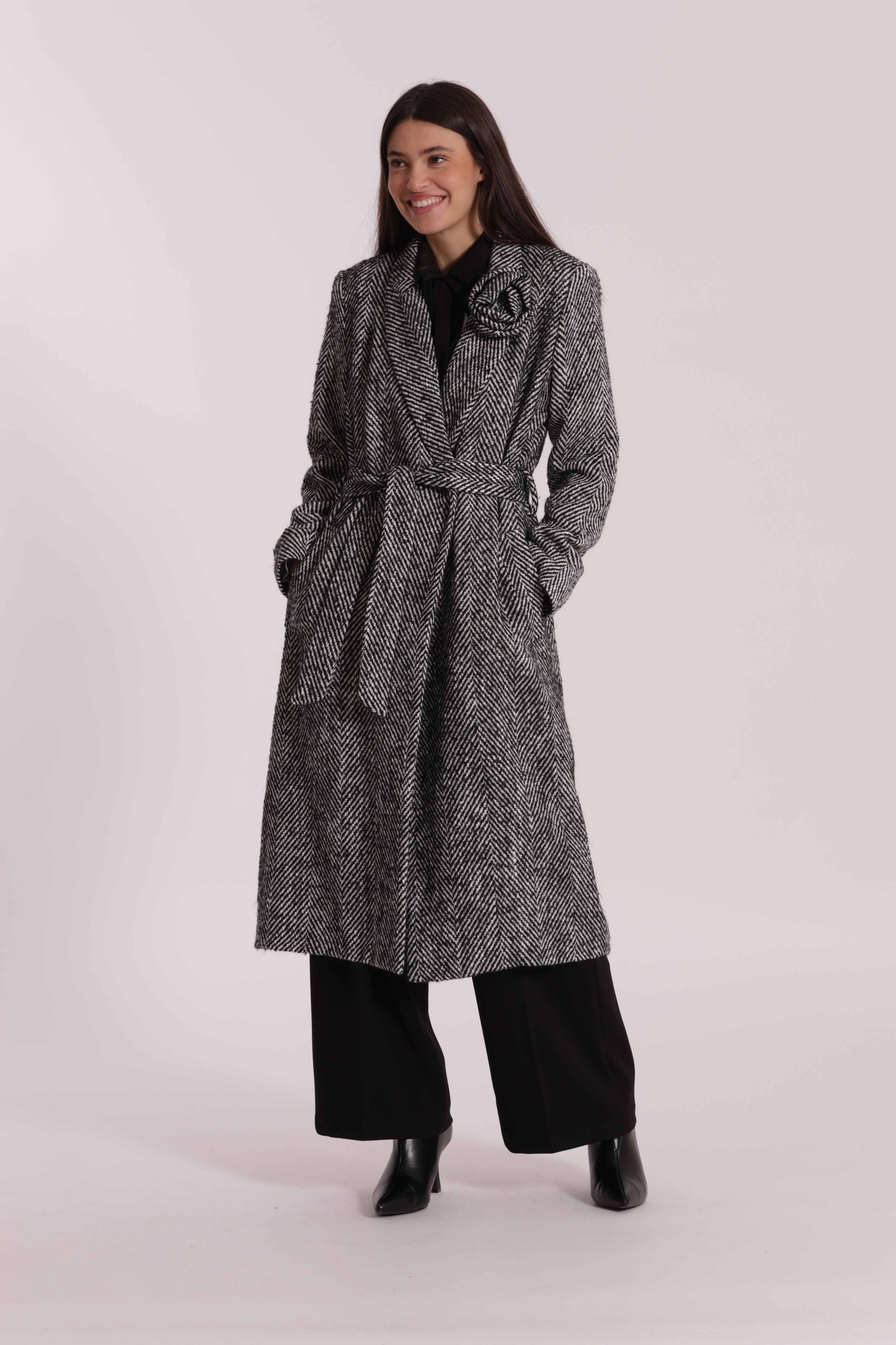 Mimi Mua Lungo Spigato cappotto nero bianco