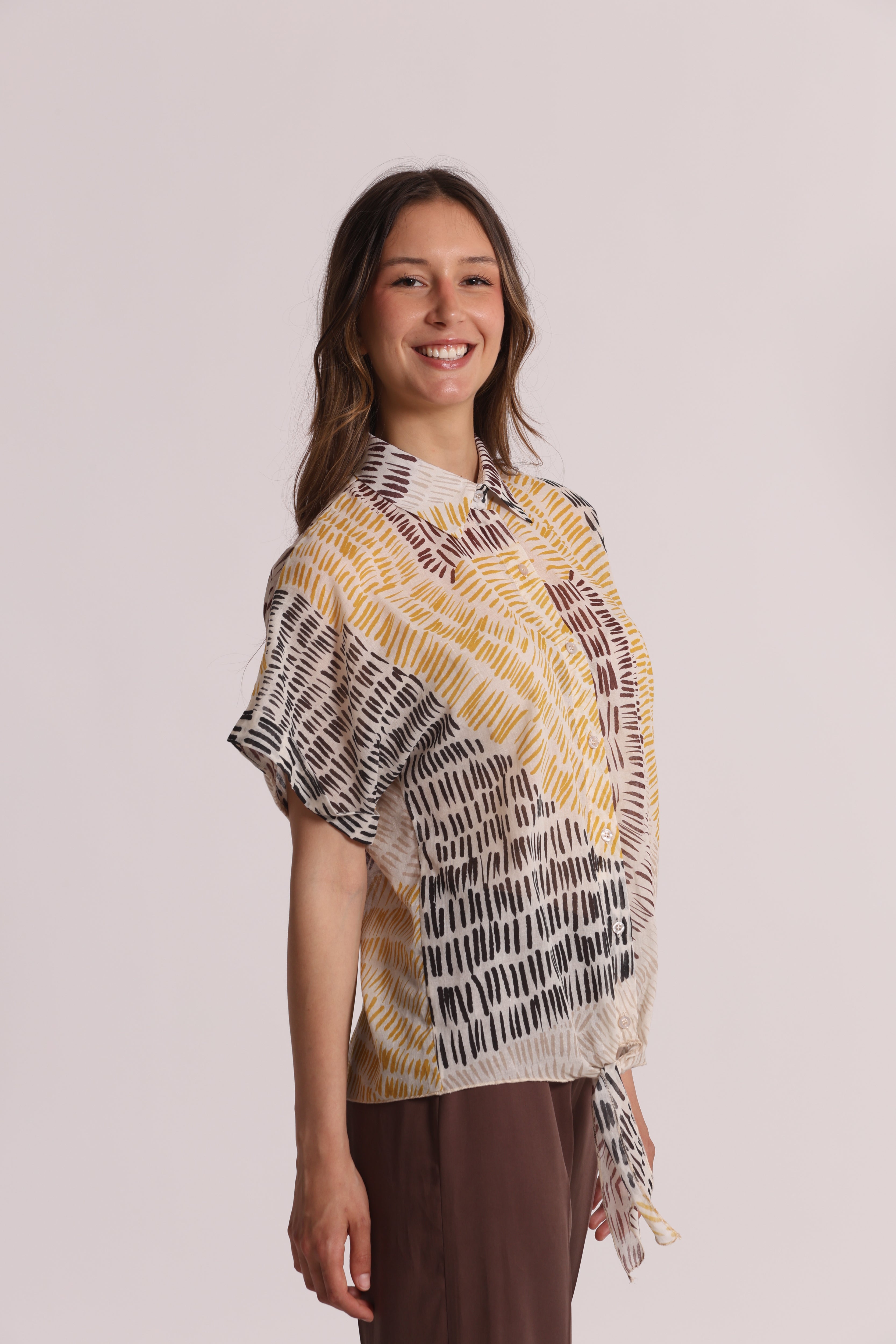 Mimi Mua Camicia Cropped in Fantasia Graffio marrone cotone