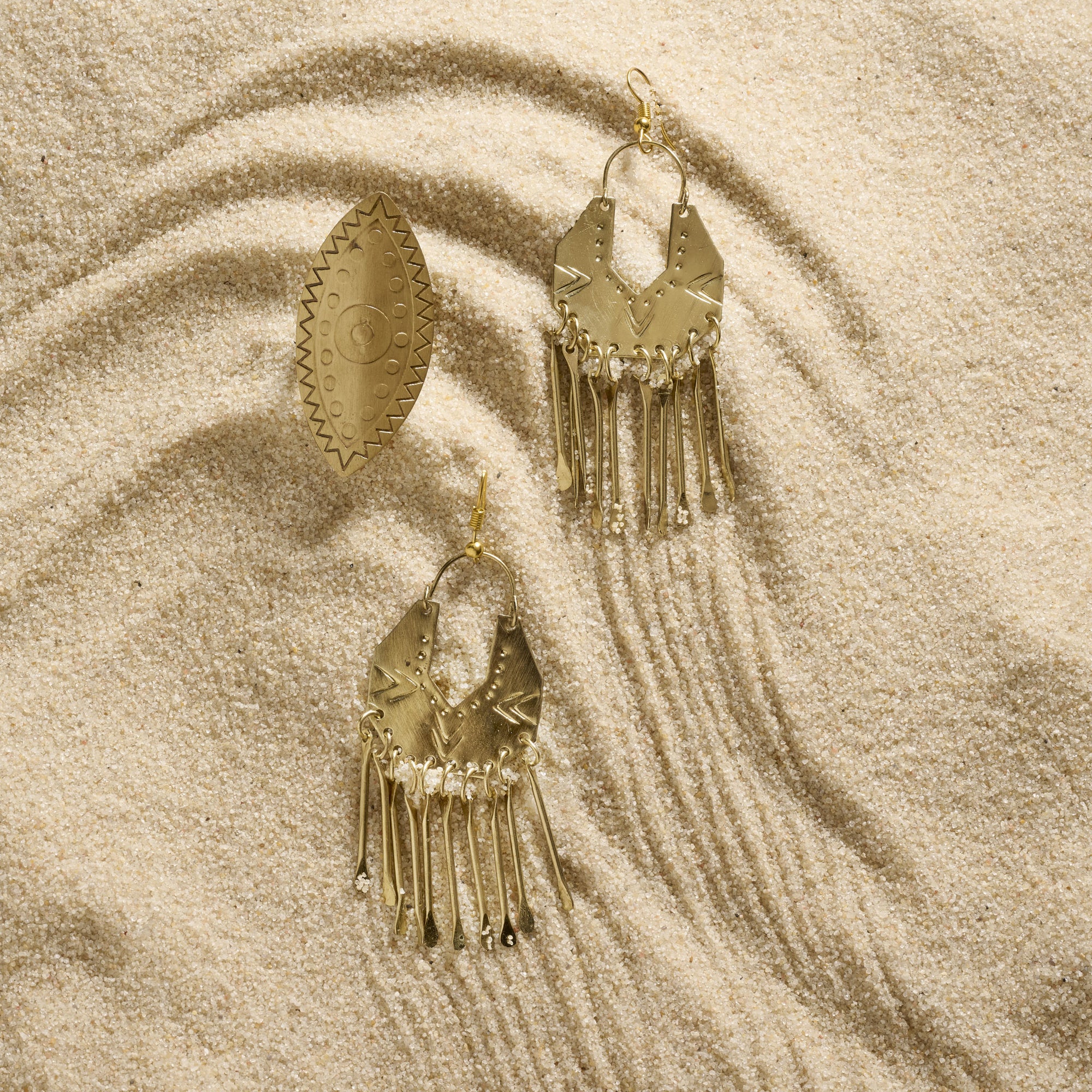 On Earth Tribal orecchini ottone dorato 8,5 cm