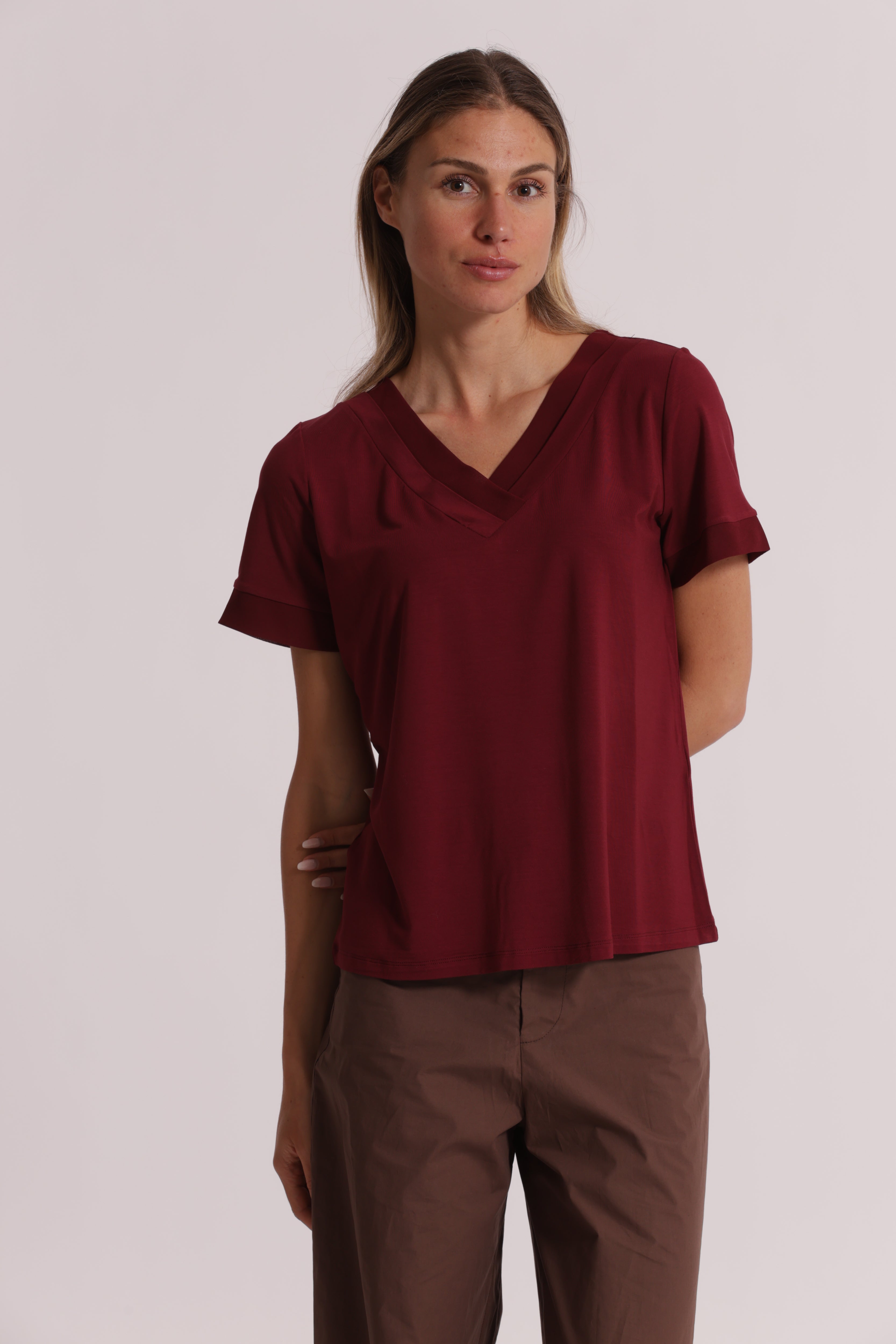Mimi Mua Scollo a V con Dettagli in Georgette T-Shirt Nera Viscosa