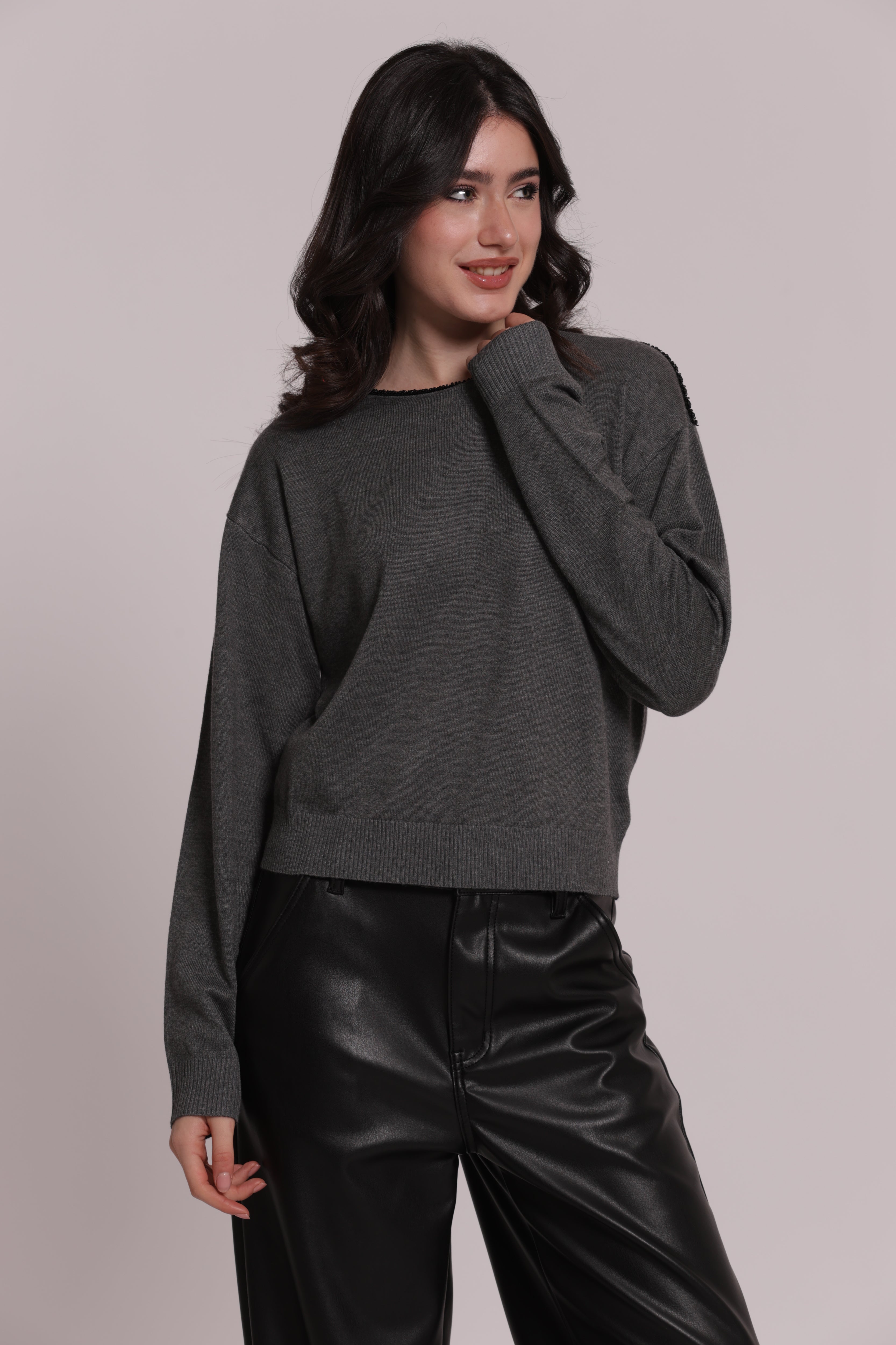 Mimi Mua Maglia Scollo Tondo Perline Nera Morbida