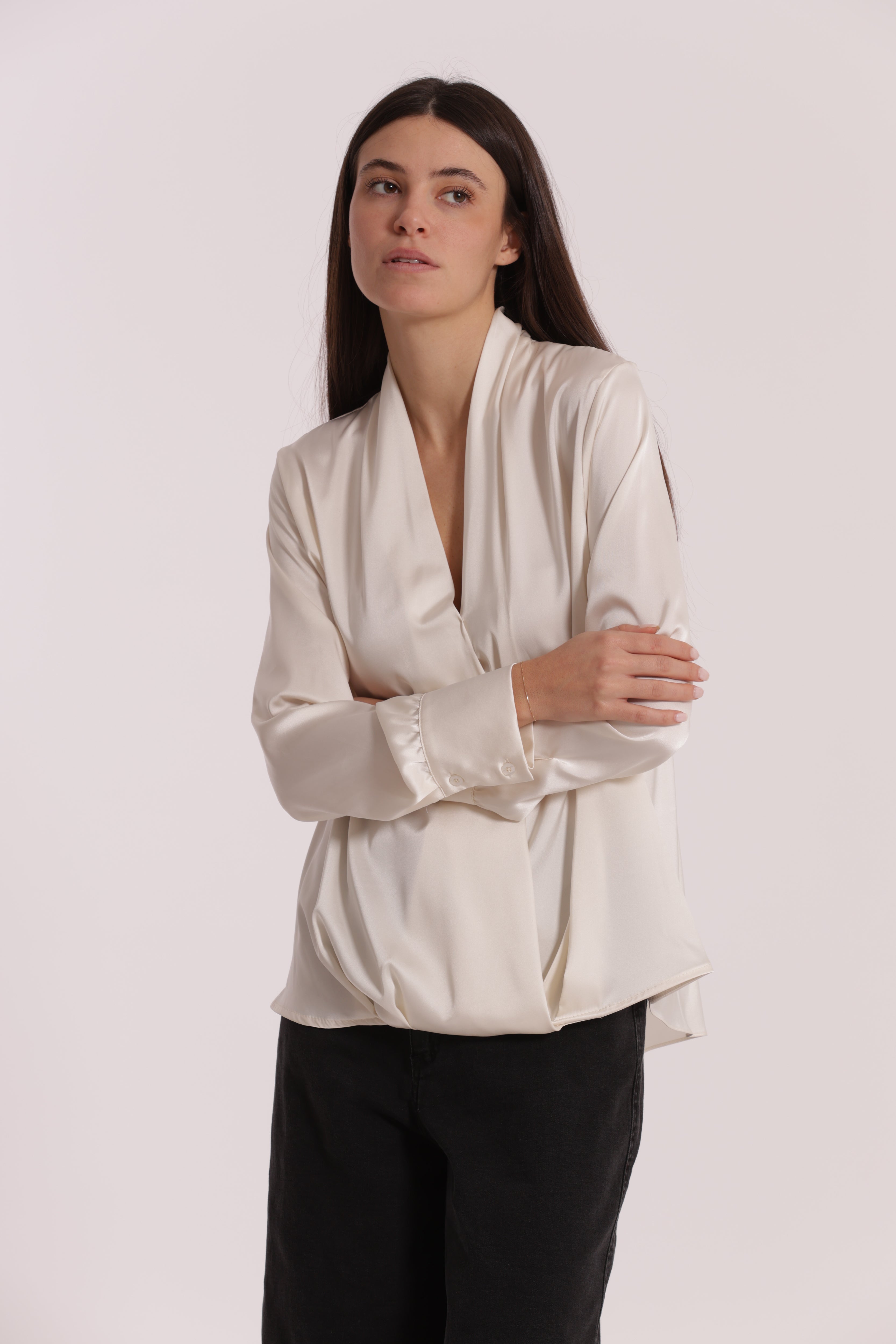 Mimi Mua Blusa Incrociata in Raso Panna