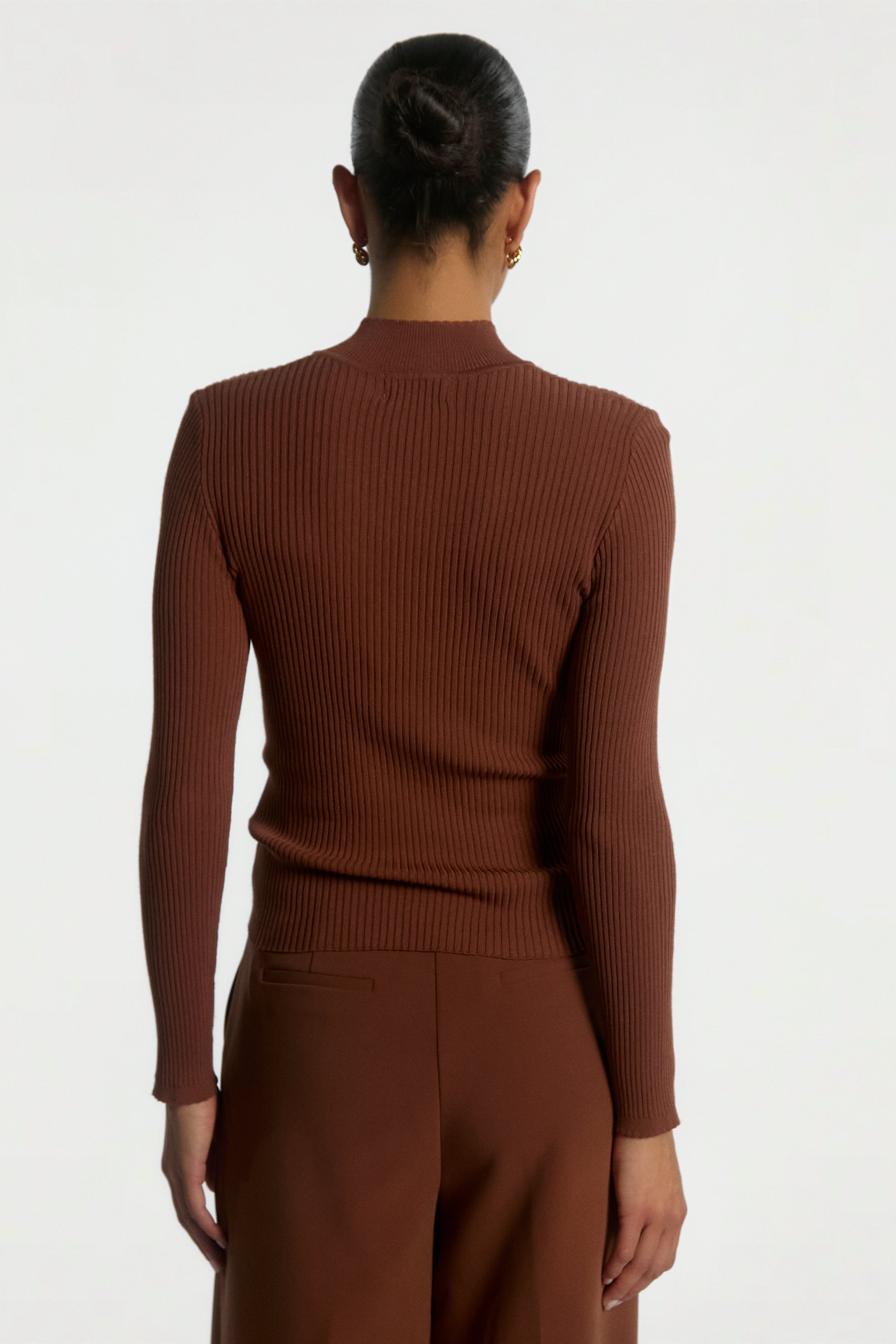Aaiko Jaro top marrone collo alto coste