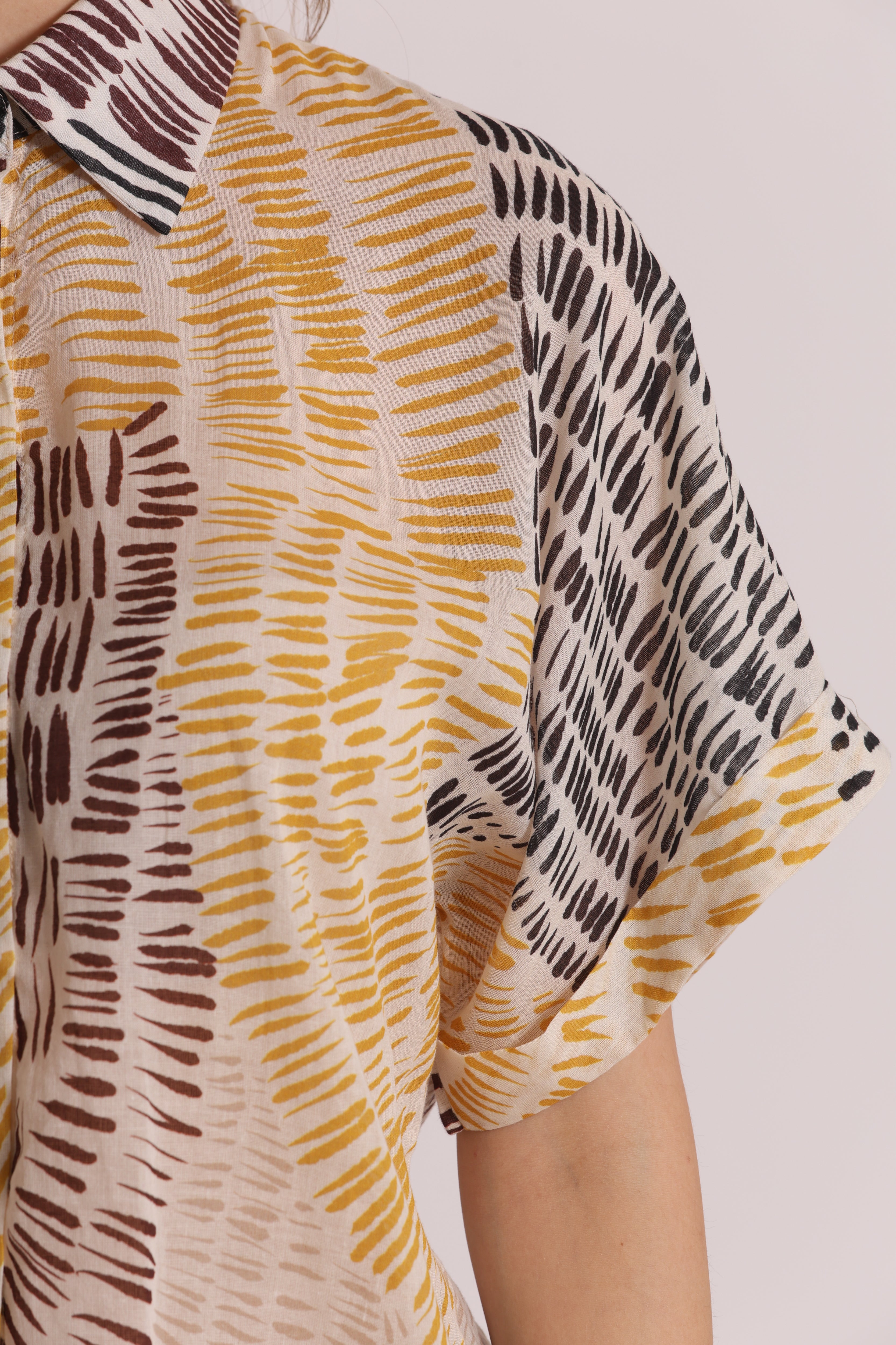 Mimi Mua Camicia Cropped in Fantasia Graffio marrone cotone
