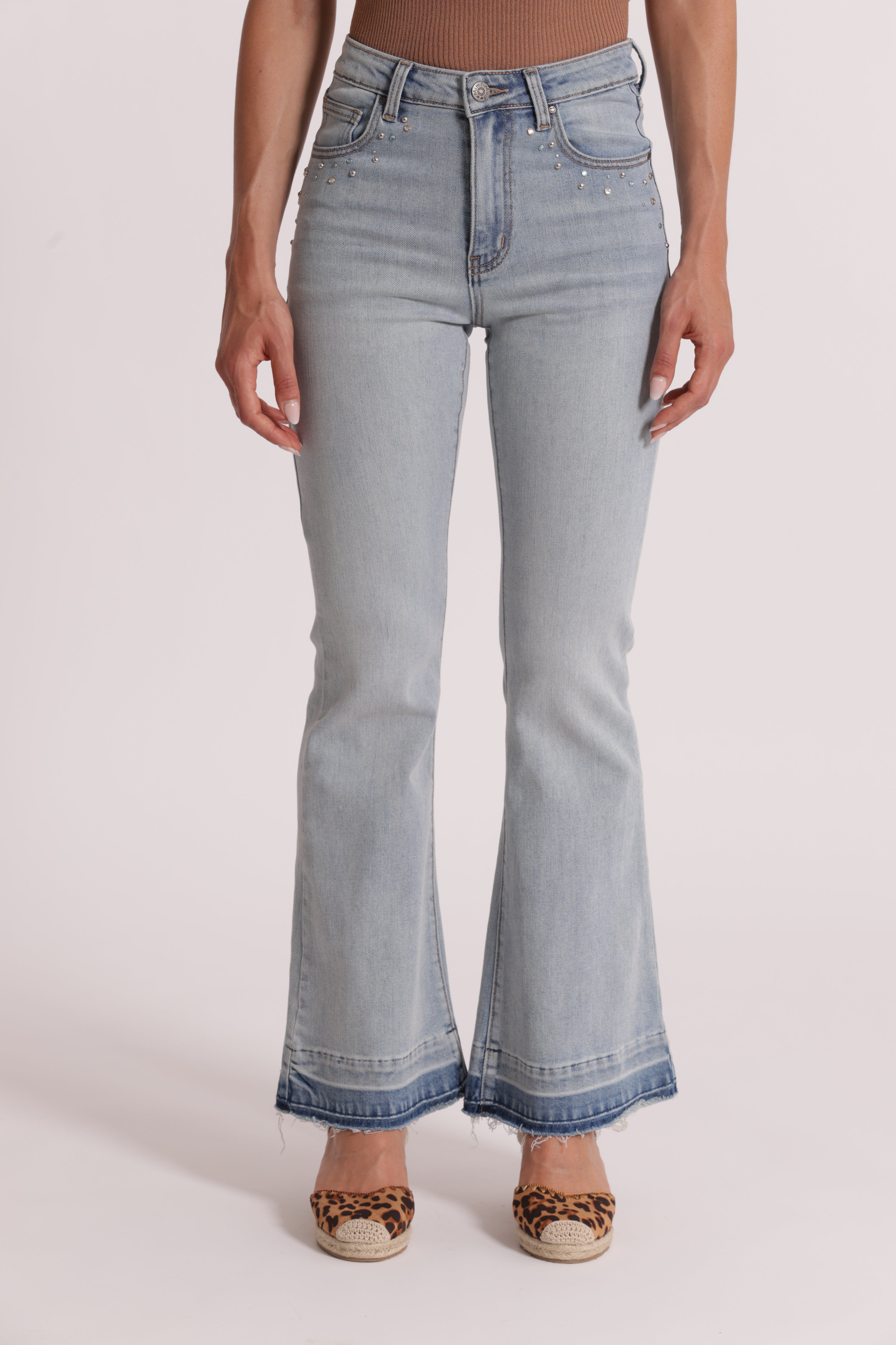 Mimi Mua jeans zampa dettaglio gioiello blu chiaro