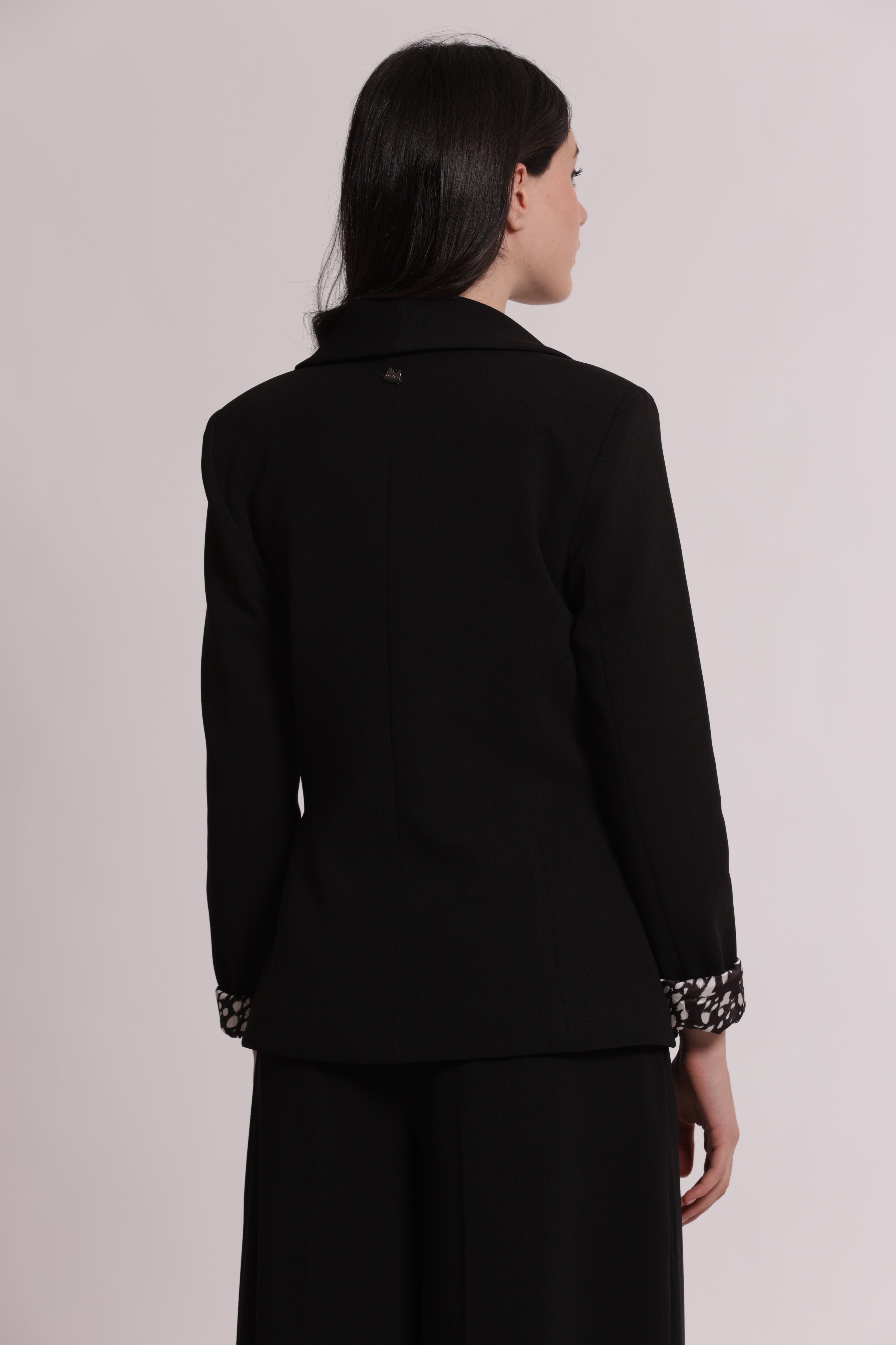Mimi Mua Giacca Corta in Scuba Crepe Nero