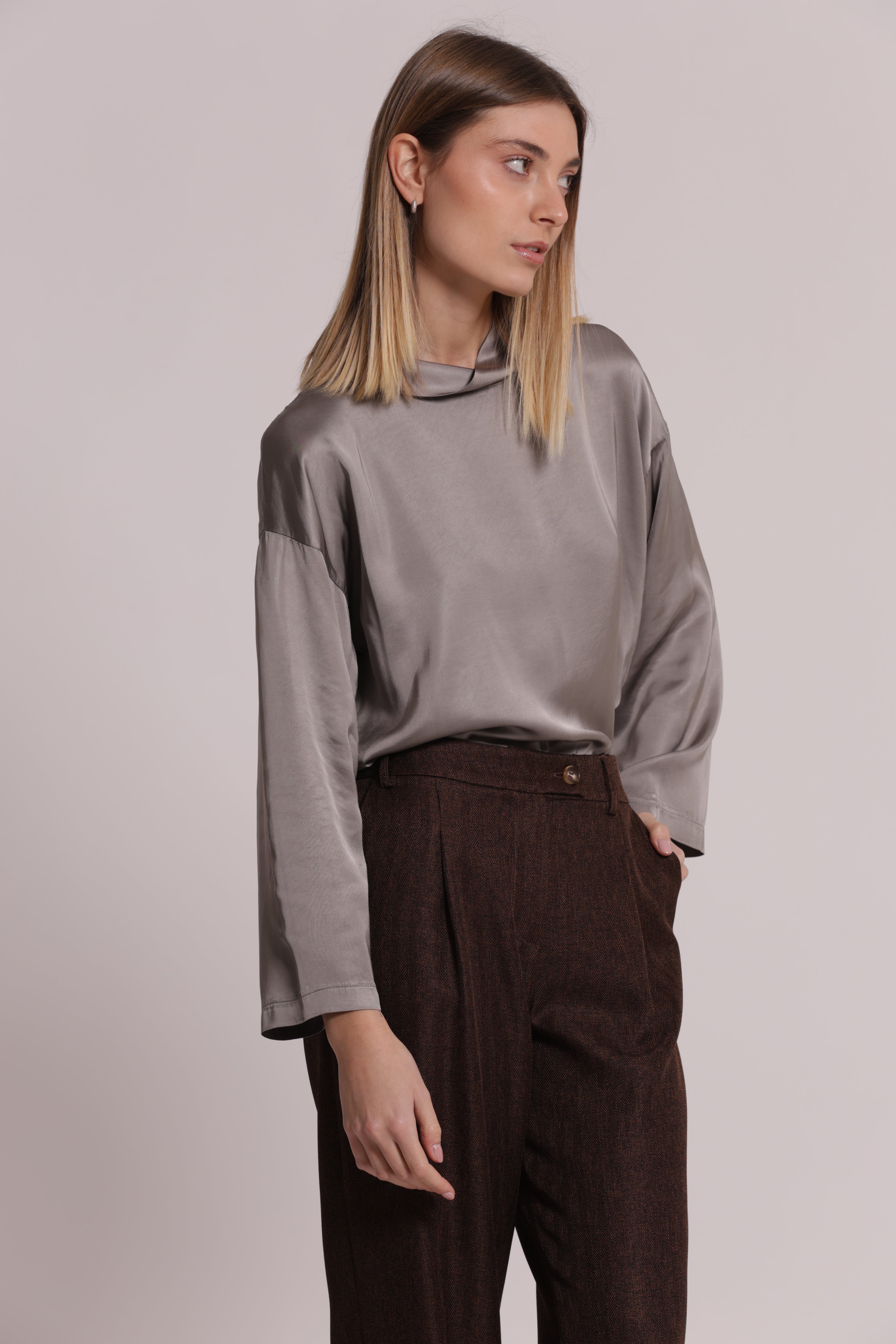 Mimi Mua blusa over in raso di viscosa panna