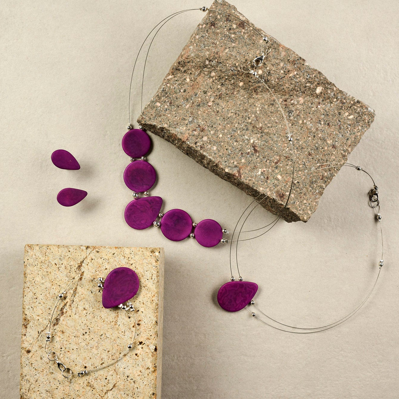 On Earth Cooperative Collection Nema collana viola 50 cm