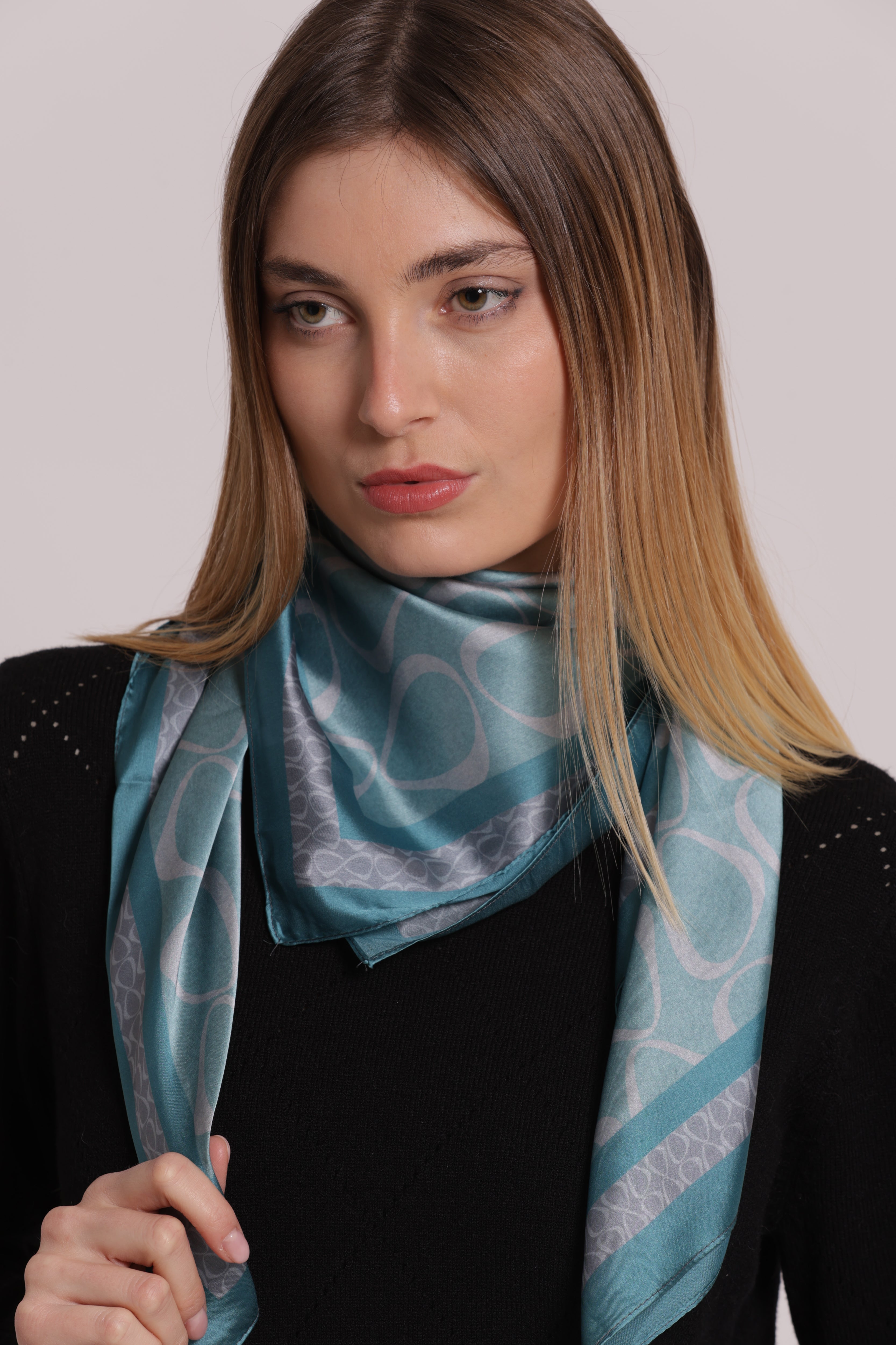 Mimi Mua Foulard Cerchietti 90x90 Verde Militare Satinato