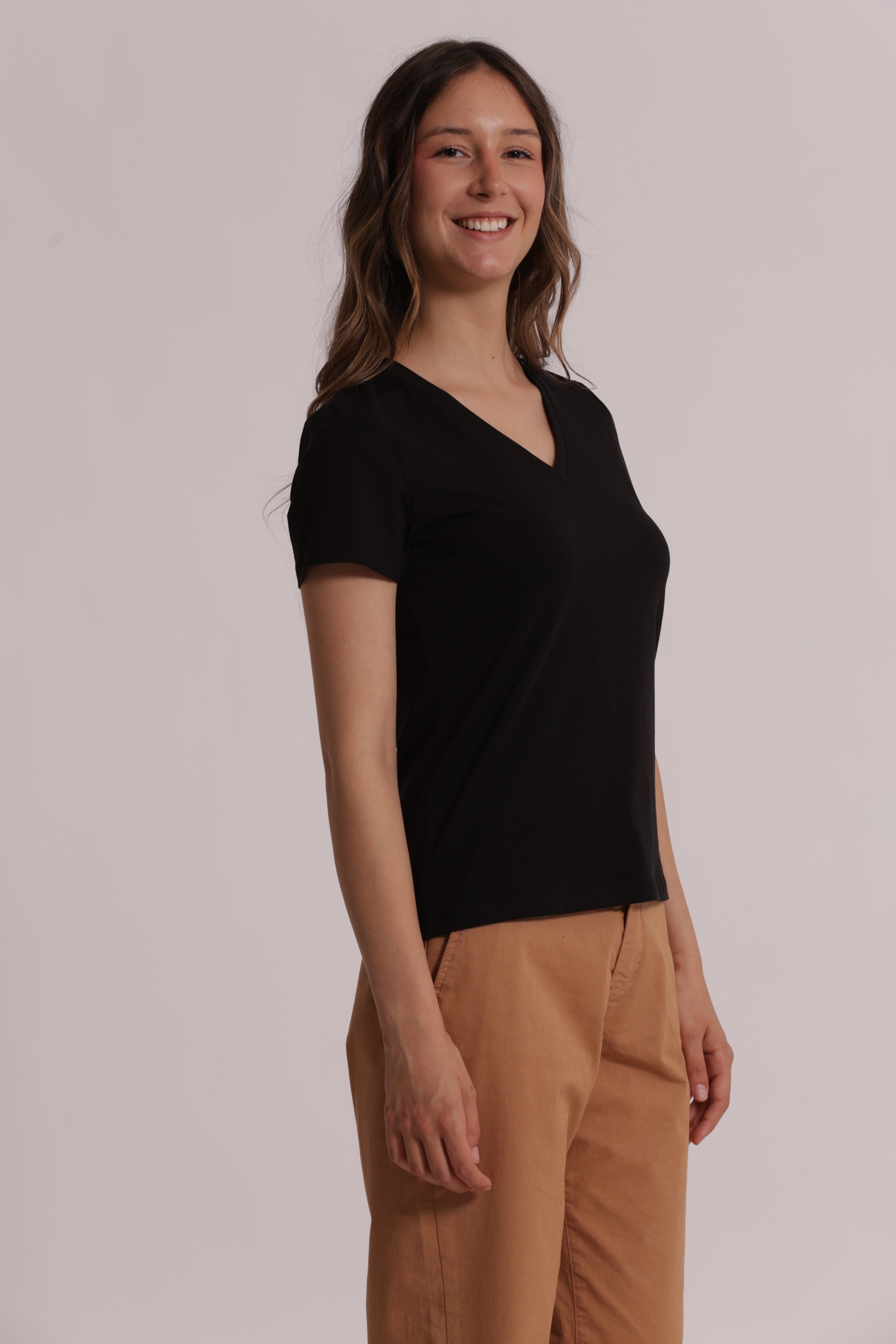 Mimi Mua Basic Gatto T-shirt Scollo a V Nero Cotone