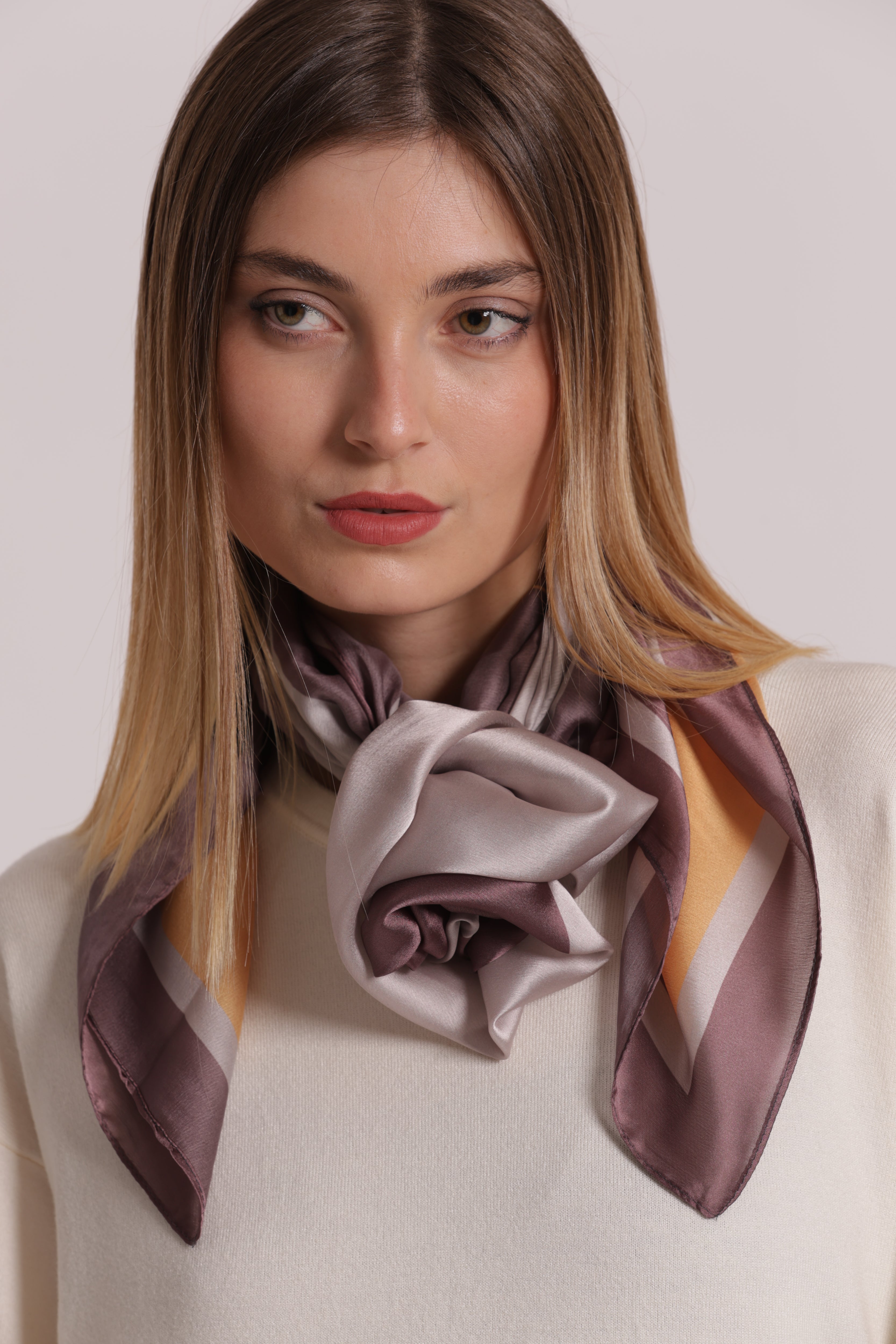 Mimi Mua Foulard con Triangoli Sciarpa 90x90 Nero poliestere