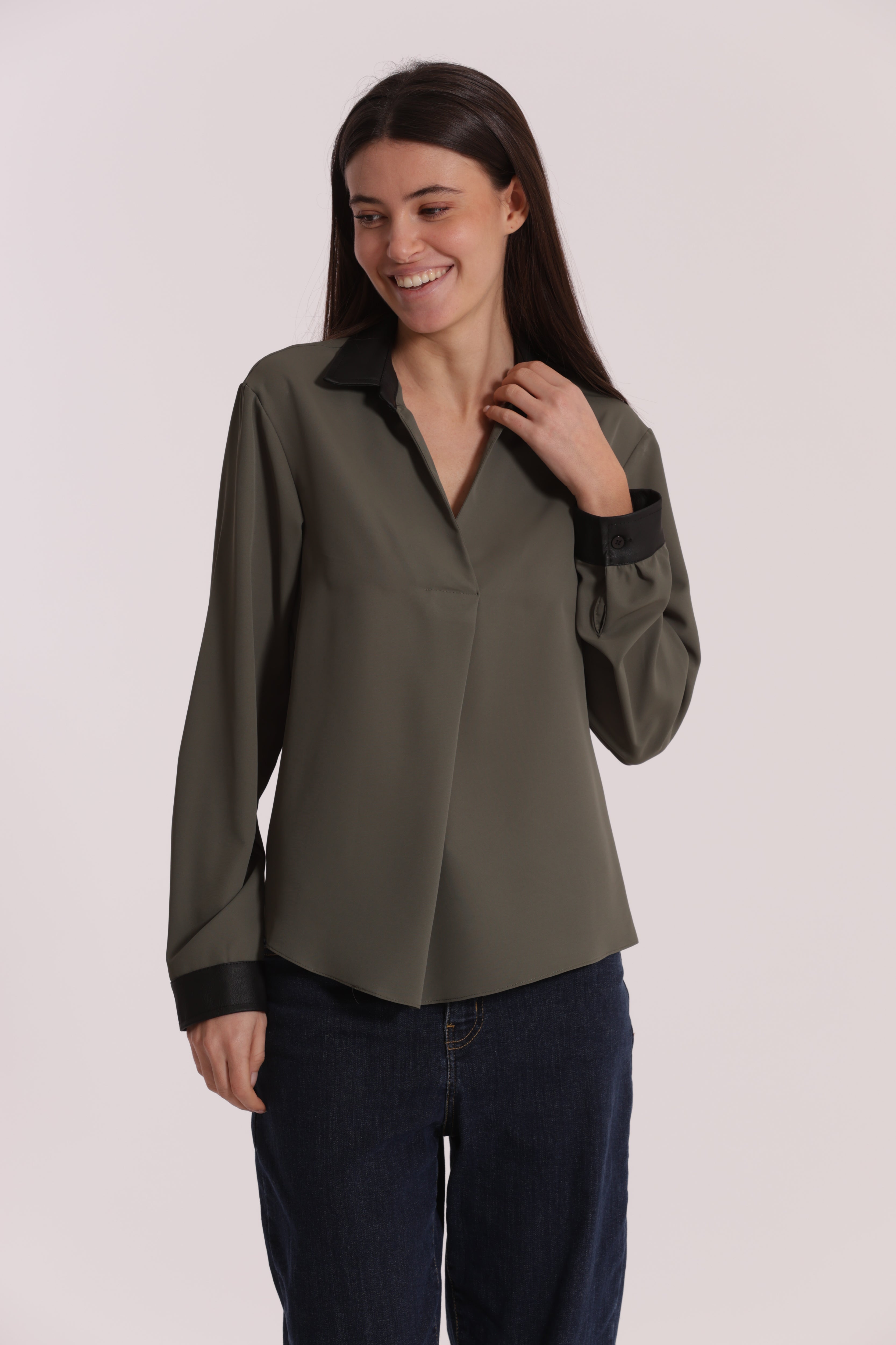 Mimi Mua Blusa Colletto Simil Pelle Nero