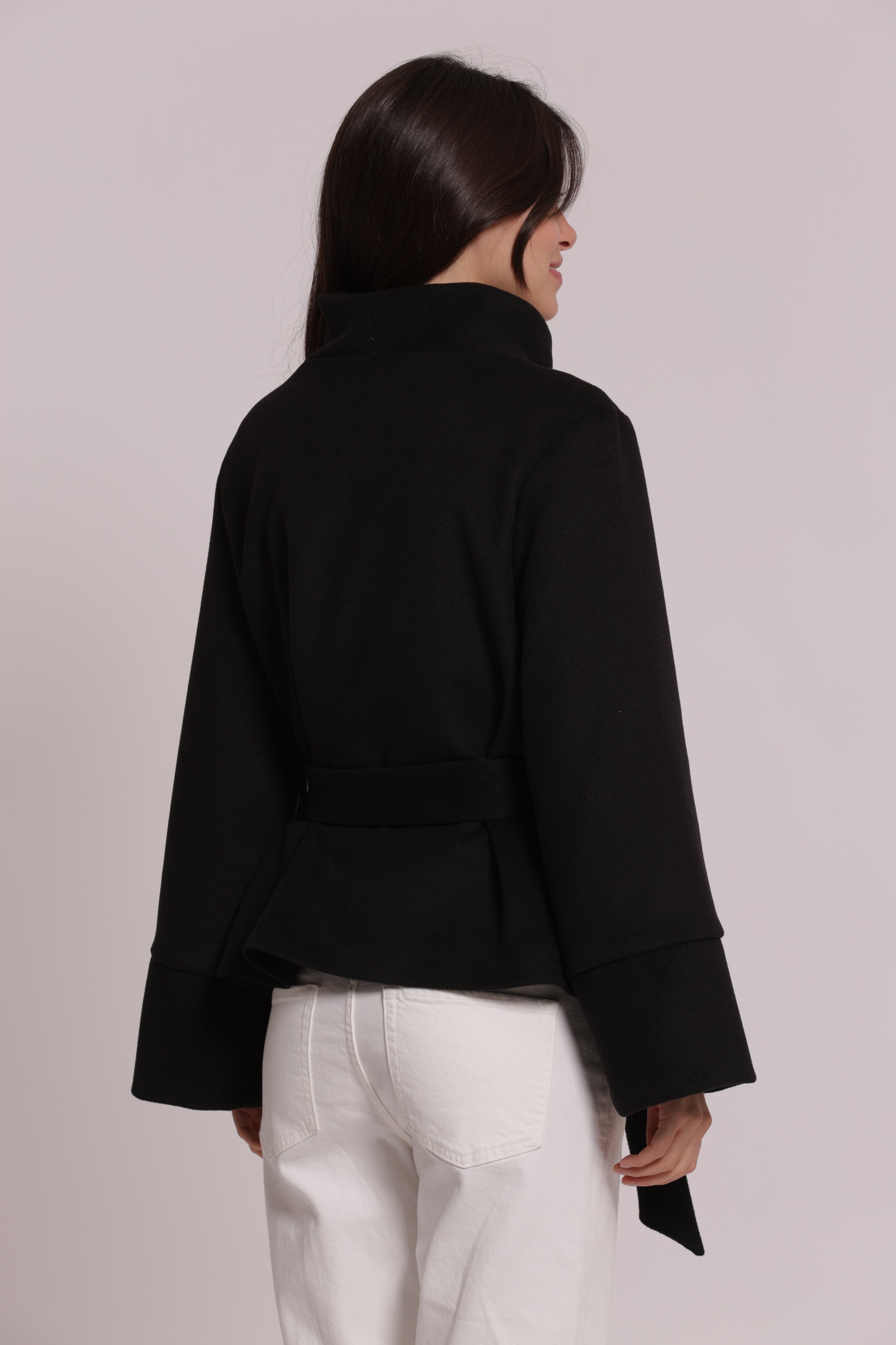 Mimi Mua cappotto corto cintura nero invernale